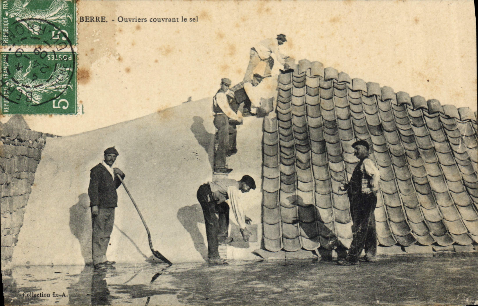 Sal de trabajo de la cubierta de Berre de los pantanos del agua salada del folklore de la POSTAL de la VENDIMIA