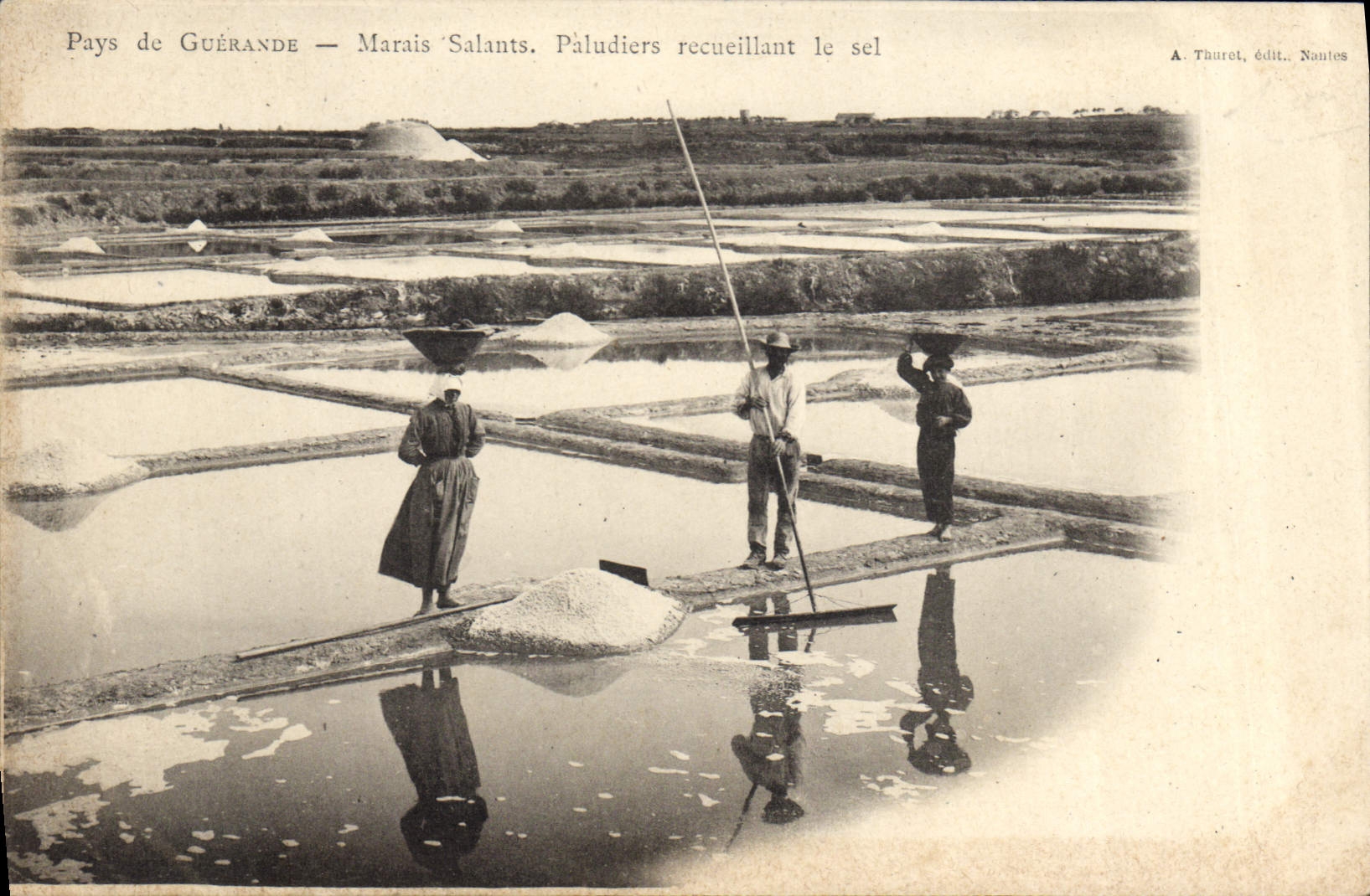 VINTAGE POSTCARD Folklore Salt-water Marshes Country of Guerande Paludiers collecting salt