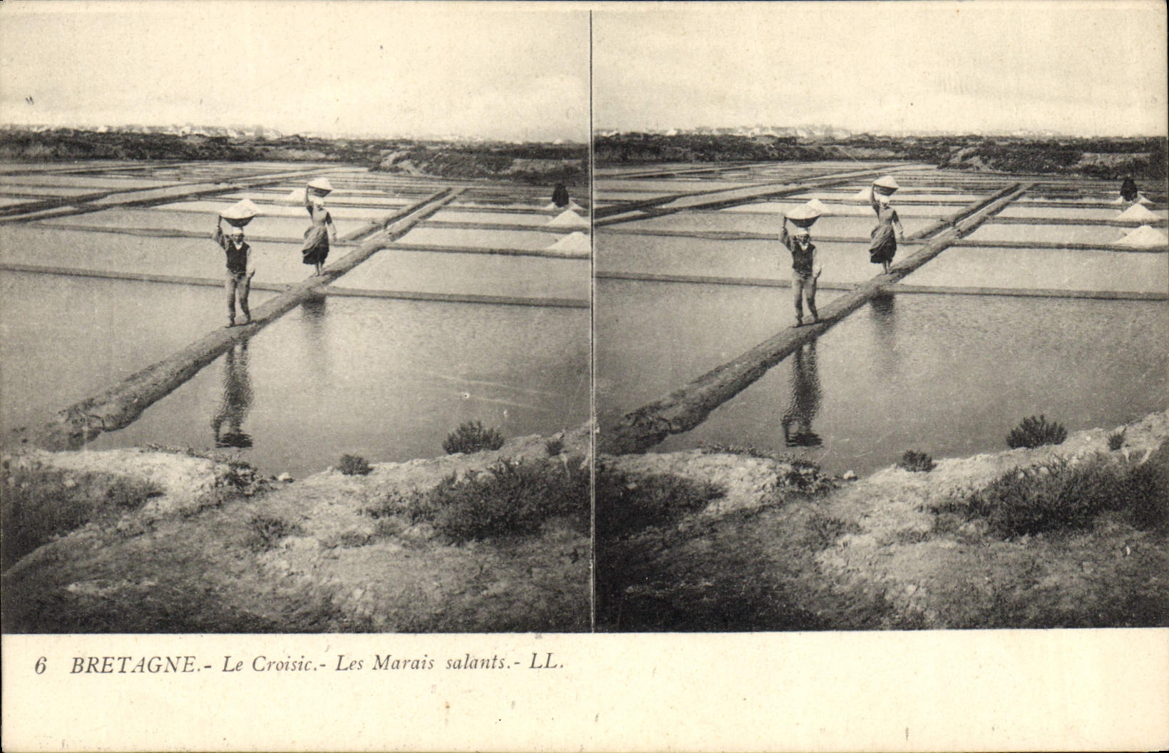 VINTAGE POSTCARD Folklore Salt-water Marshes Brittany Croisic