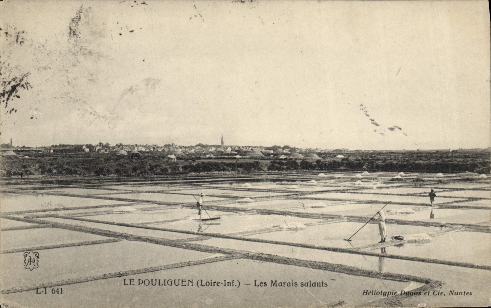 CPA Folklore Marais Salants Le Pouliguen 