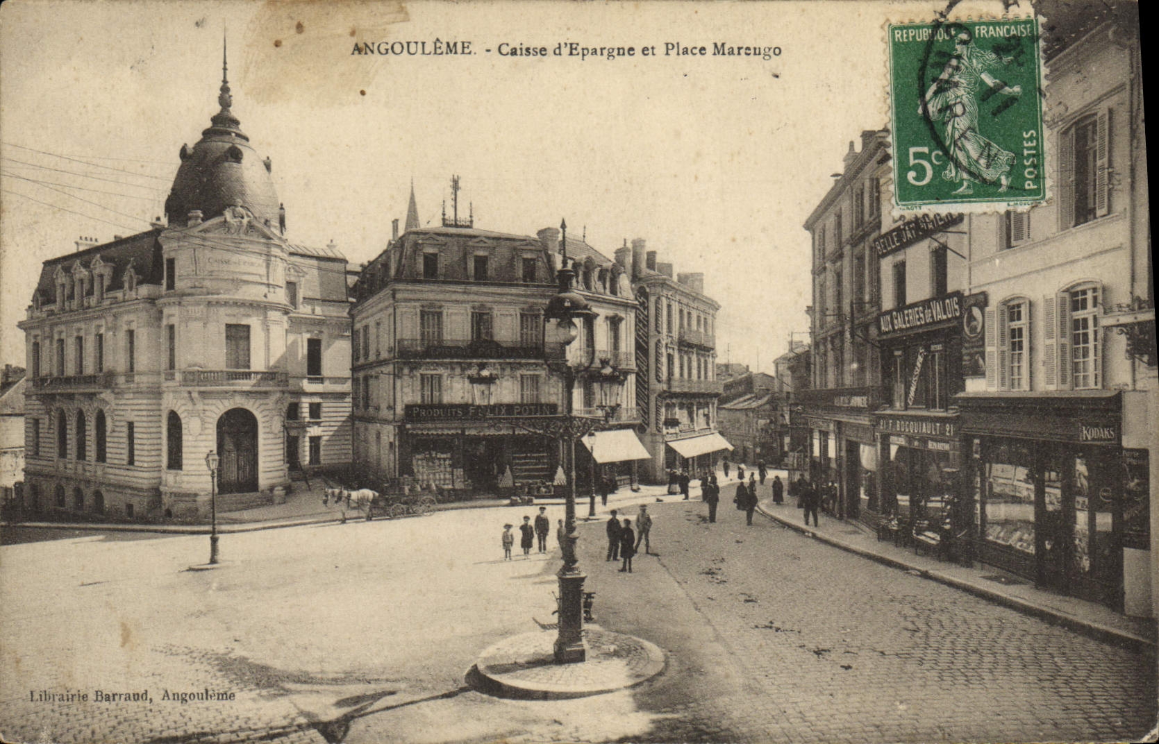 CPA Banque Caisse d'Epargne et place Marengo Angouleme 