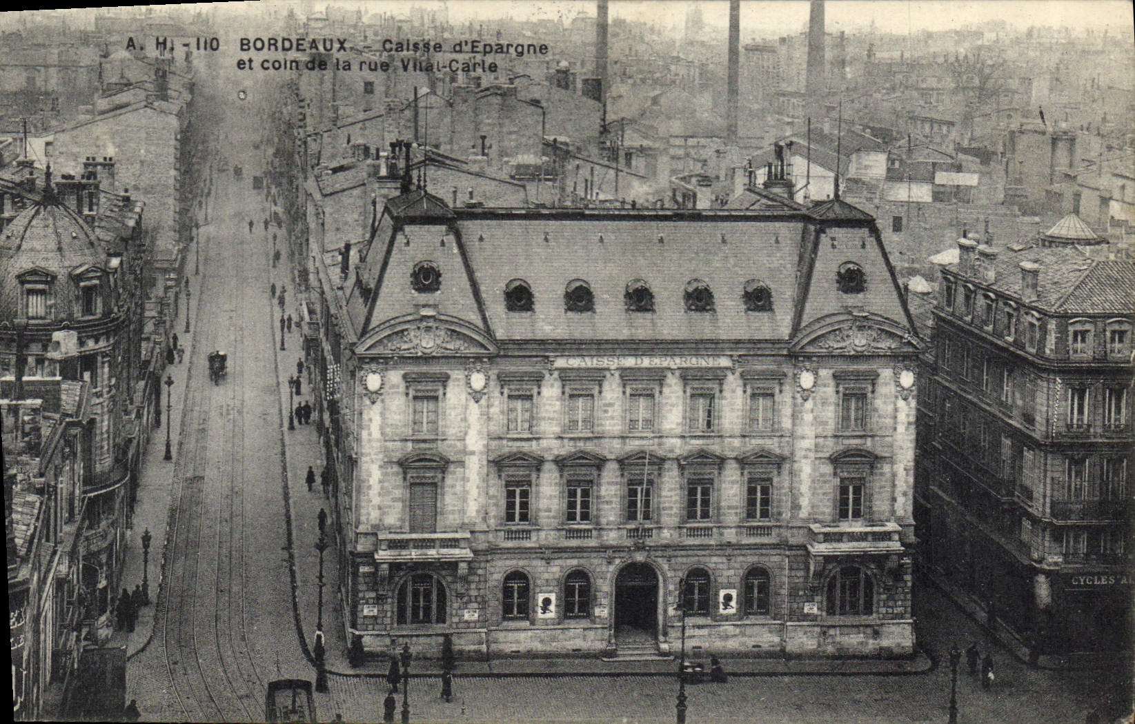 CPA Banque Caisse d'Epargne et coin de la rue Villa Carle Bordeaux 