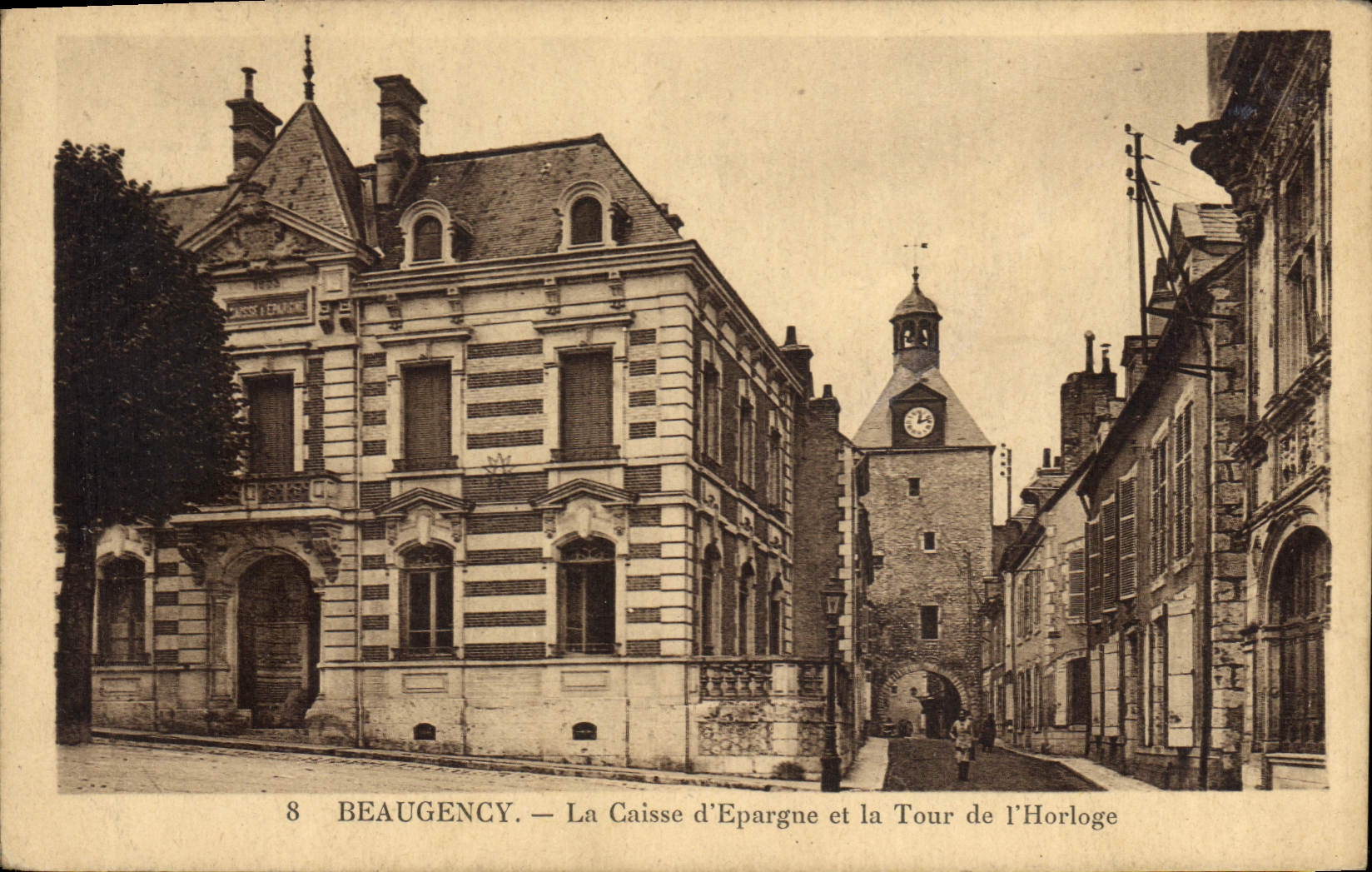 CPA Banque Caisse d'Epargne et la tour de l'horloge Beaugency 