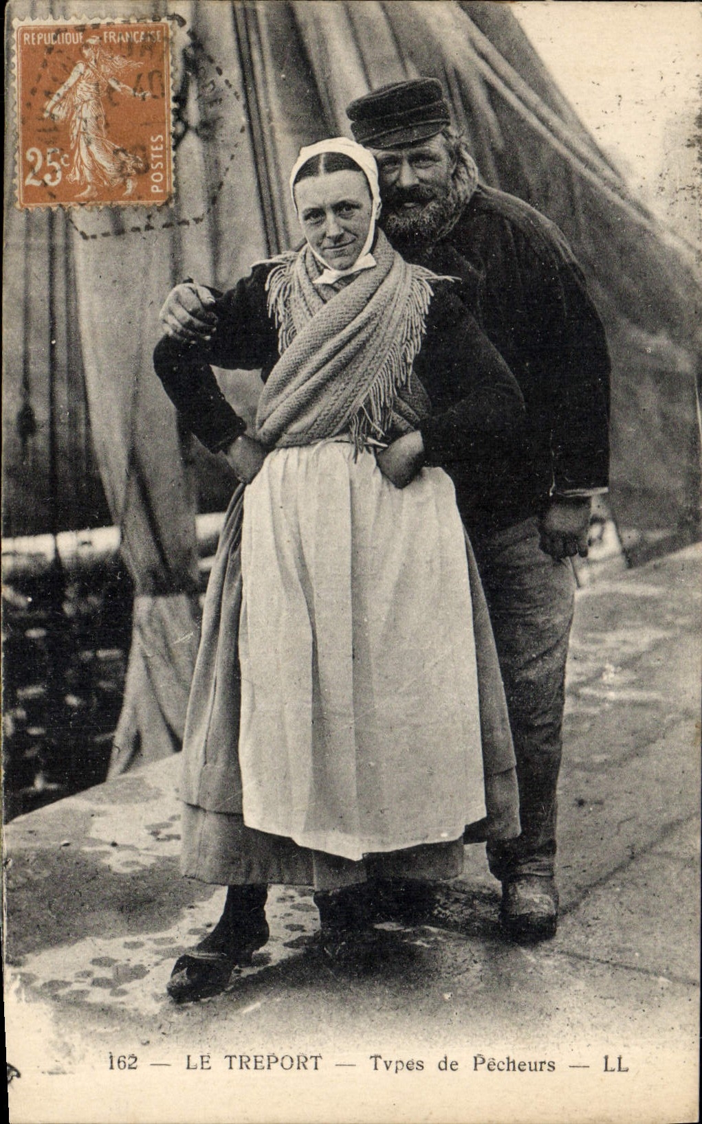 CPA Folklore Le Treport Types de pecheurs Peche