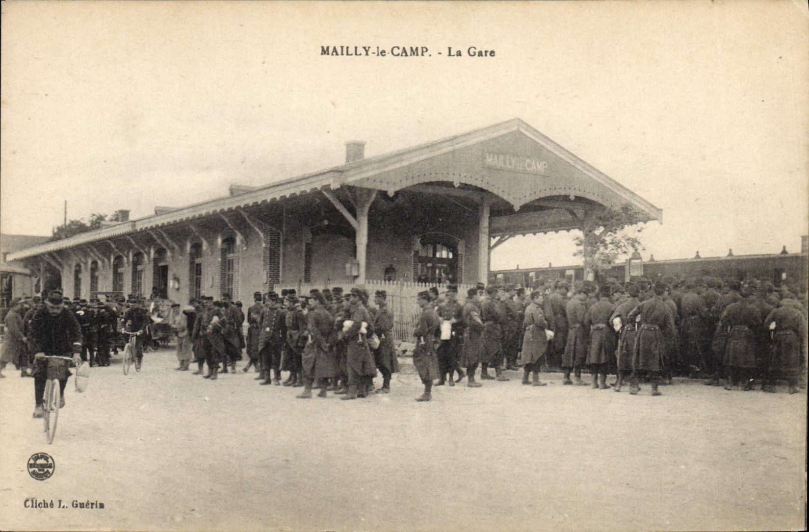 CPA Militaria Mailly le Camp La gare 