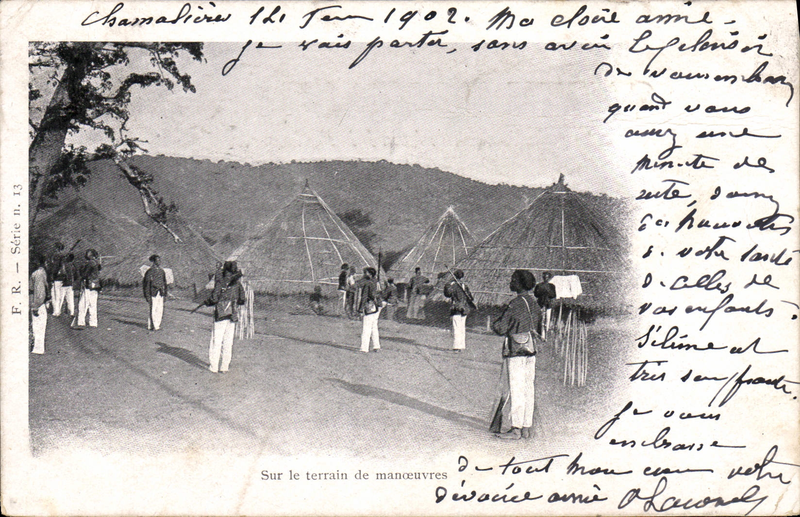 CPA Militaria Sur le terrain de manoeuvres Senegalais