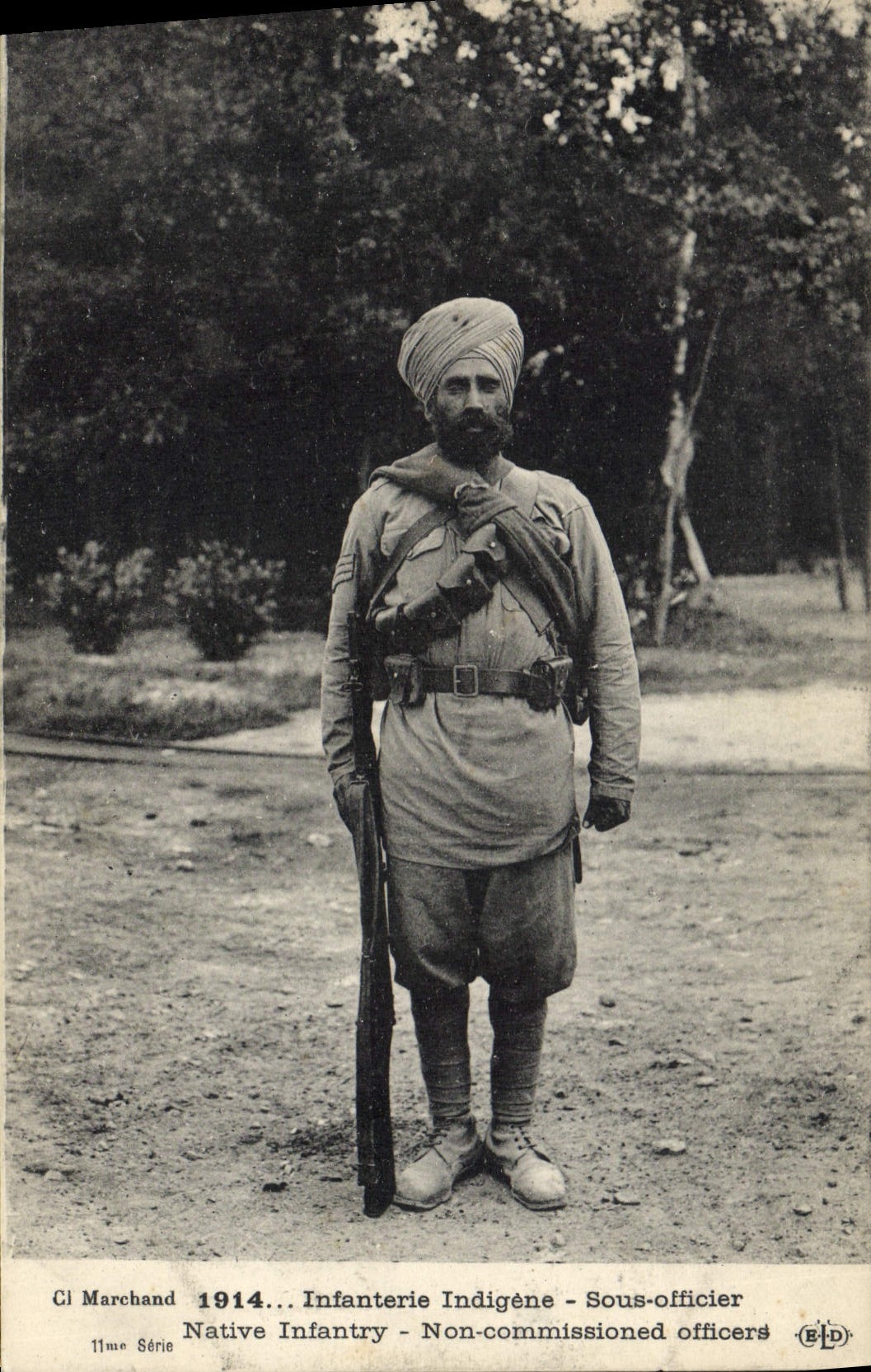 VINTAGE POSTCARD indigenous Militaria Infantry Under officer