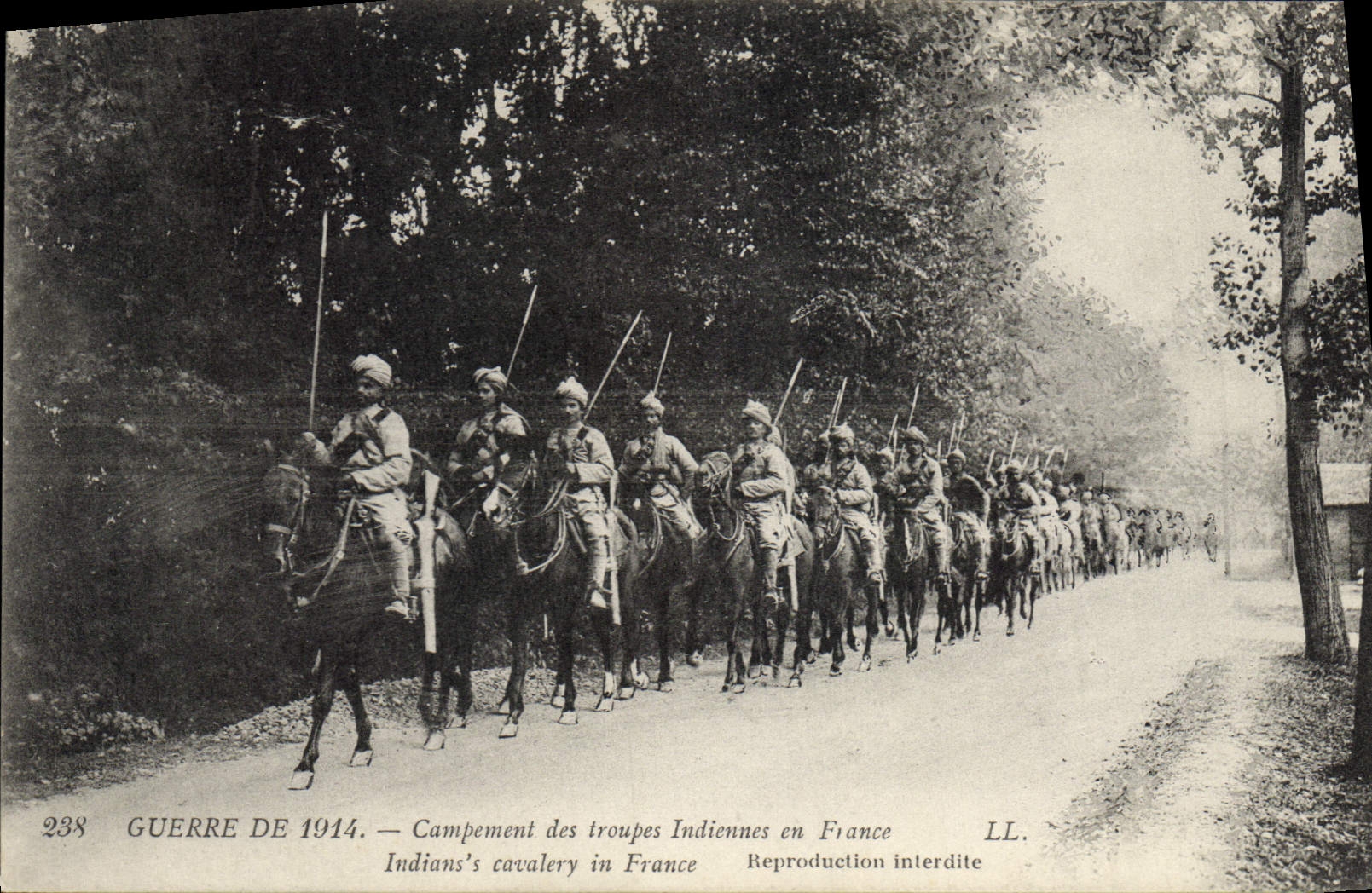 VINTAGE POSTCARD Militaria Camping of the Indian troops in France