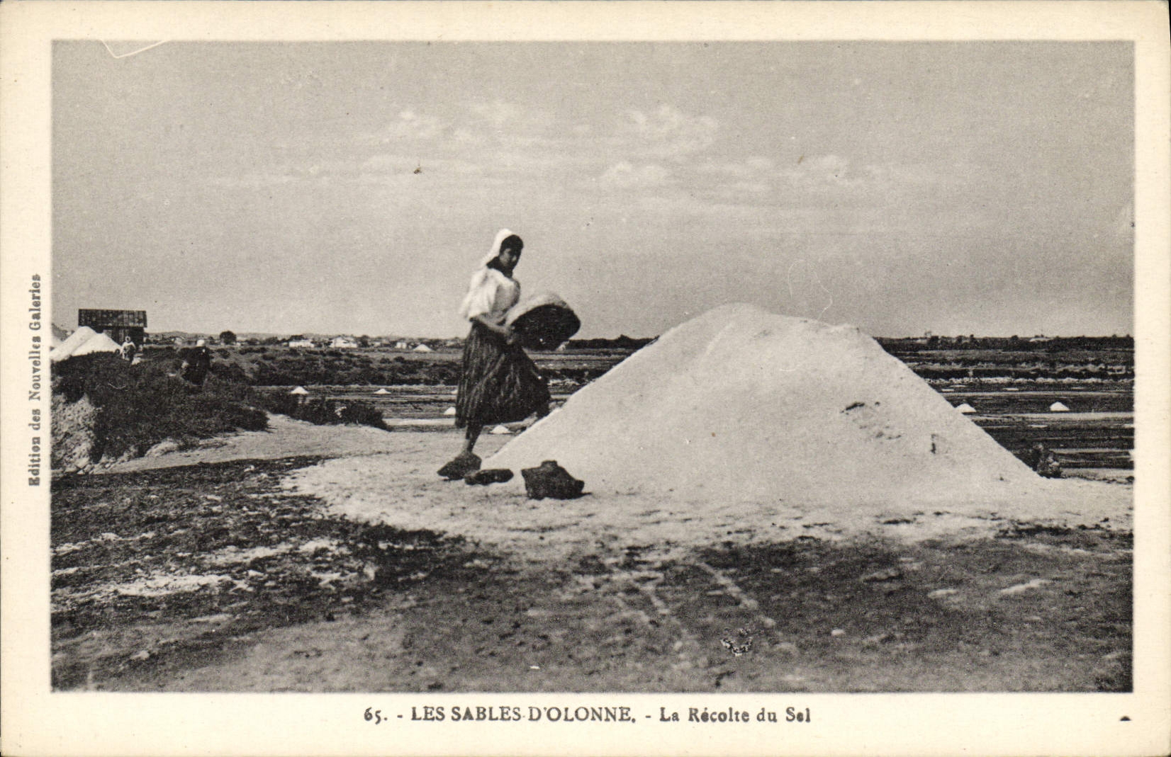 CPA Marais salants La recolte de sel Les Sables d'Olonne