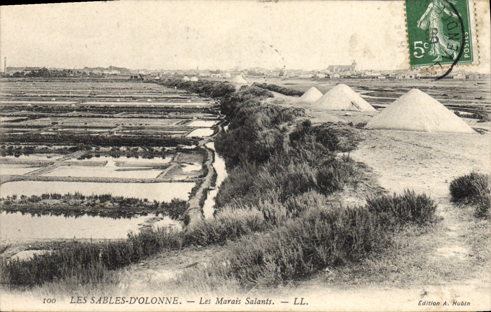 VINTAGE POSTCARD salt-water Marshes Sables d'Olonne