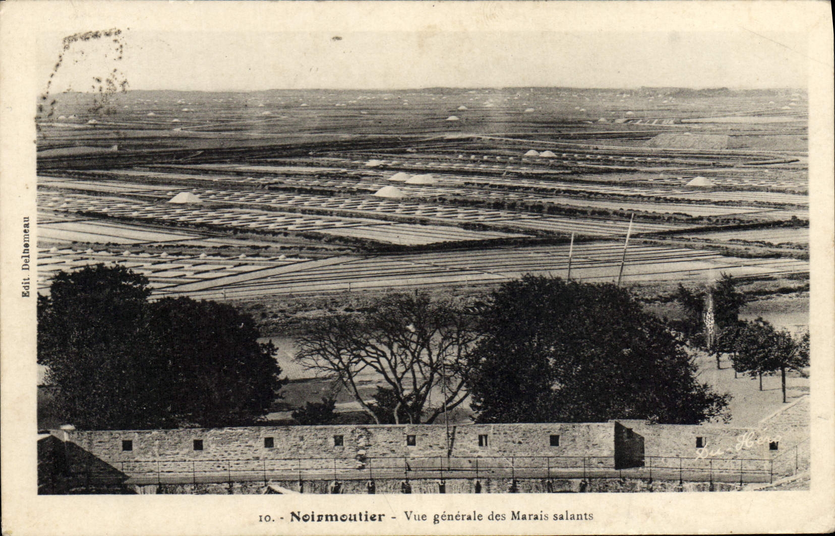 CPA Noirmoutier Vue generale des Marais salants