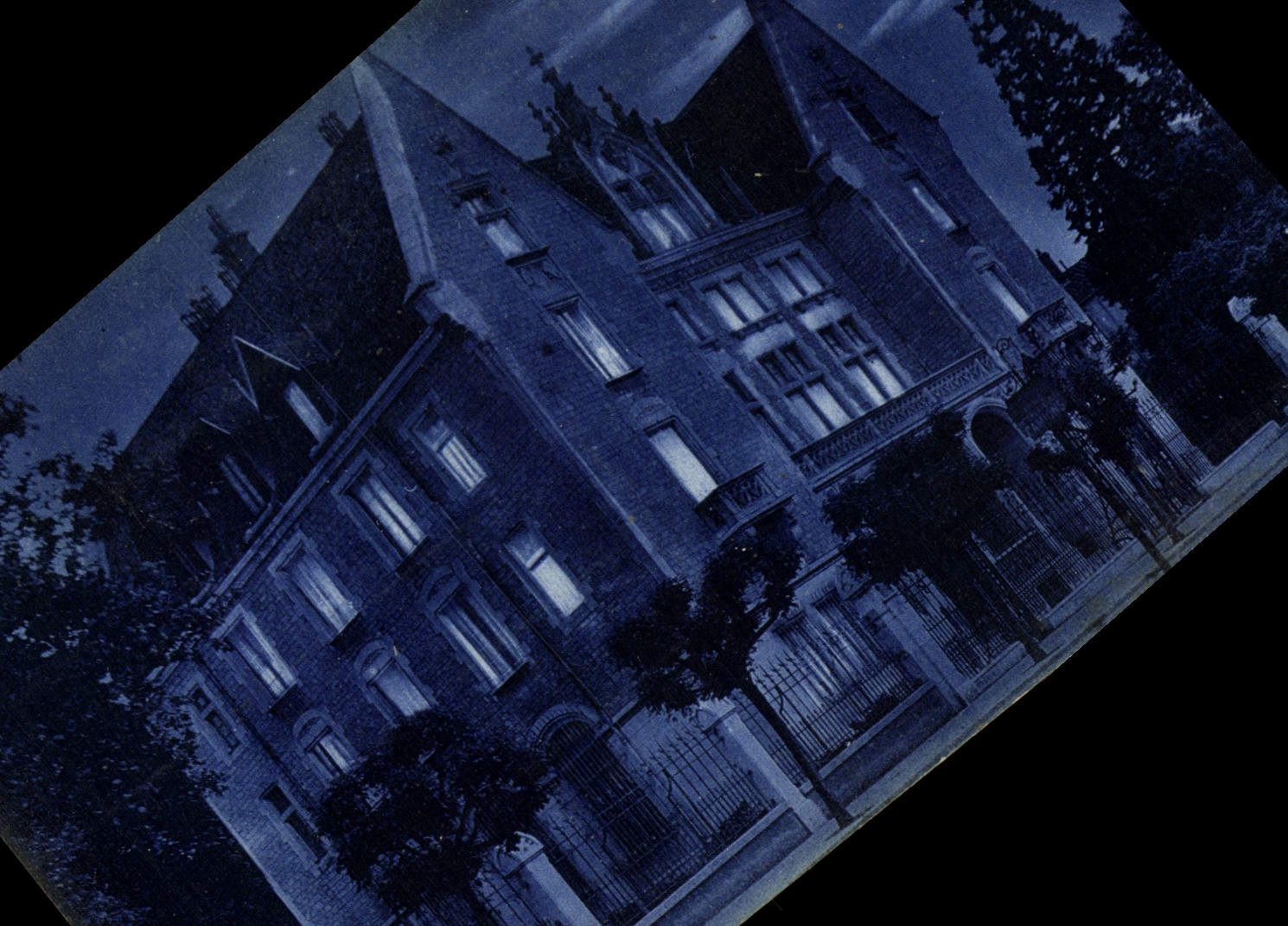 VINTAGE POSTCARD Bank Borough in Bresse the night the Savings bank