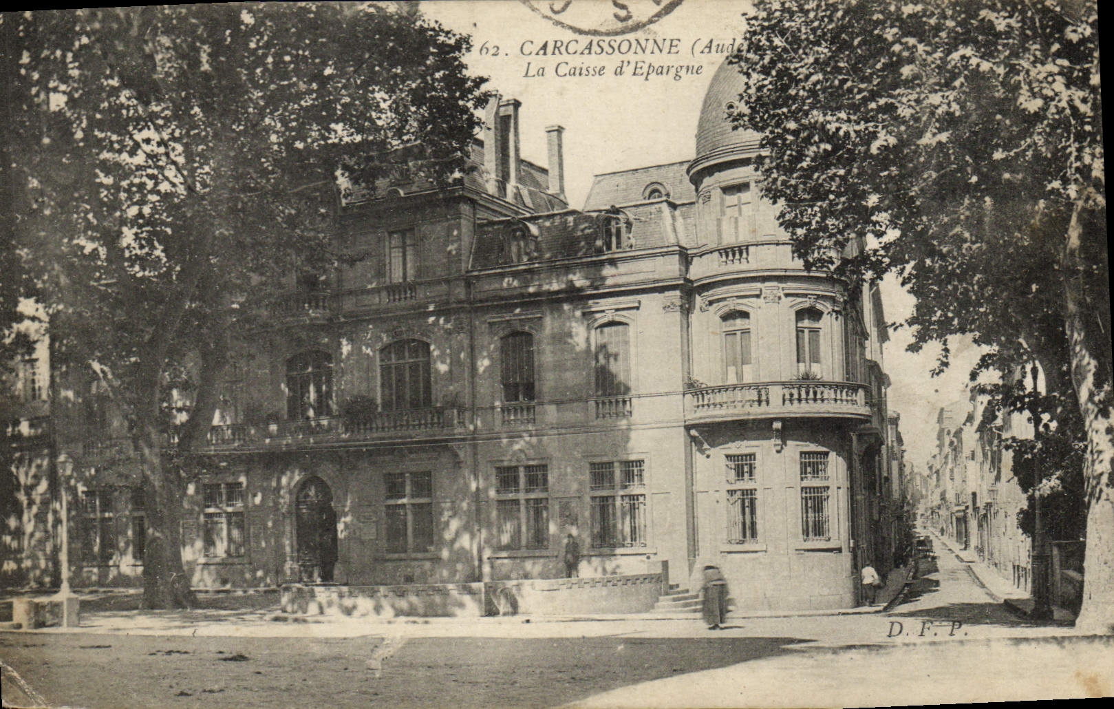 VINTAGE POSTCARD Carcassonne Bank the Savings bank