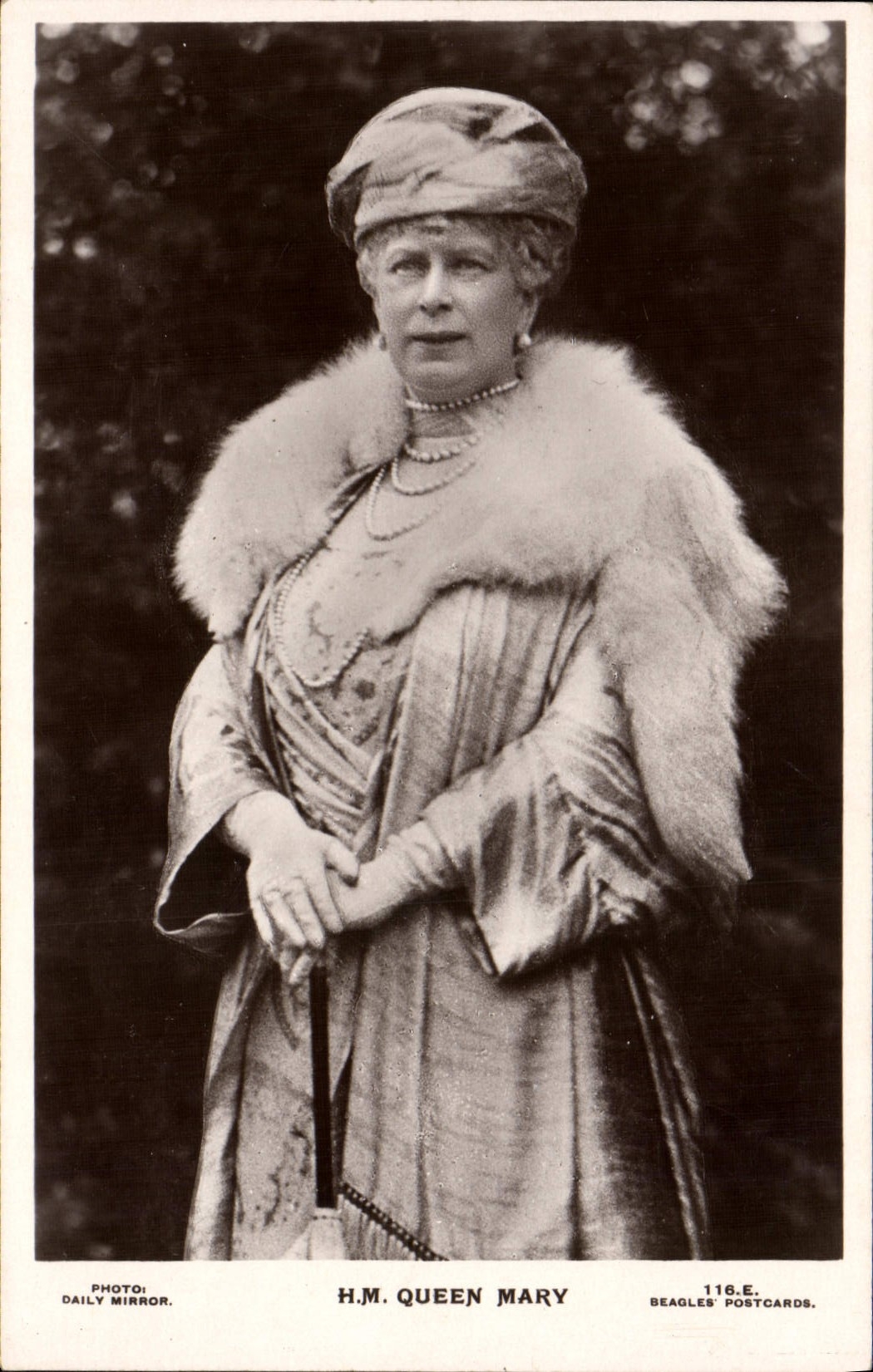 VINTAGE POSTCARD HM Queen Mary