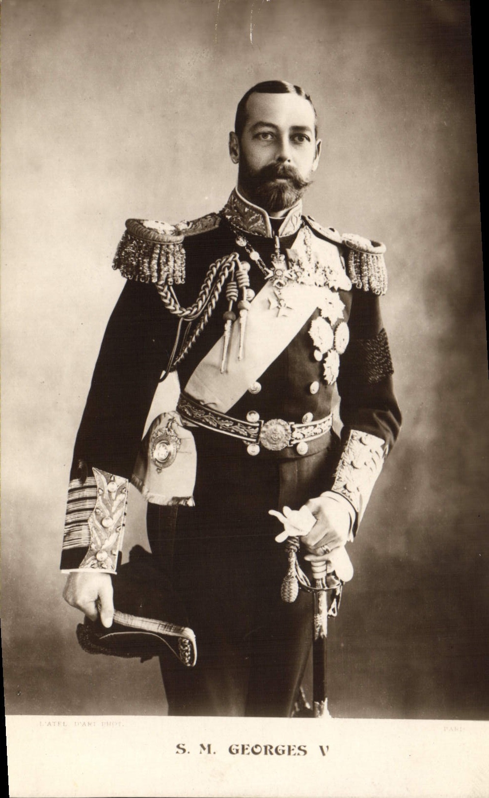 VINTAGE POSTCARD SM Georges V