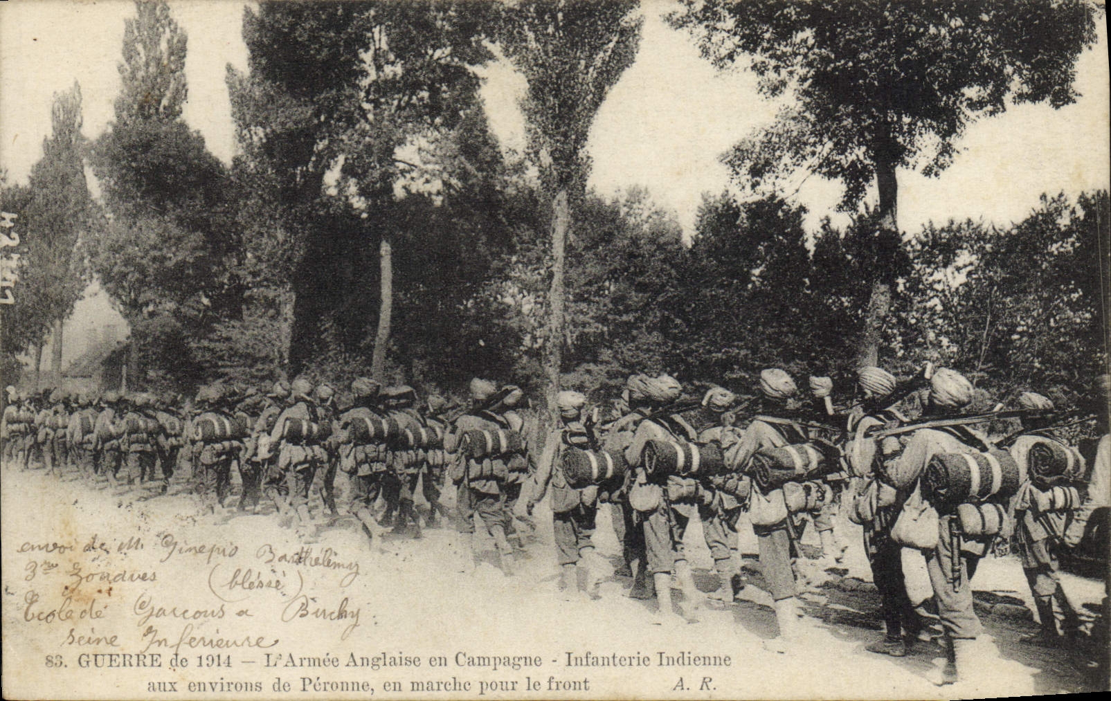 VINTAGE POSTCARD Militaria the English army in shift Indian Infantry around Fibula moving for the face