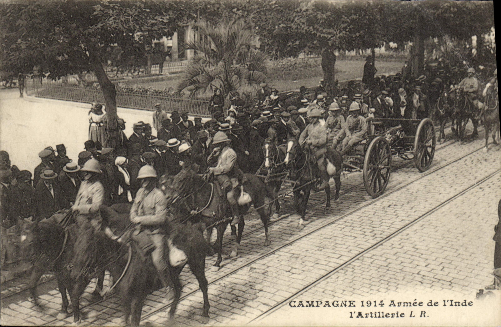 VINTAGE POSTCARD Militaria Armed with India the artillery