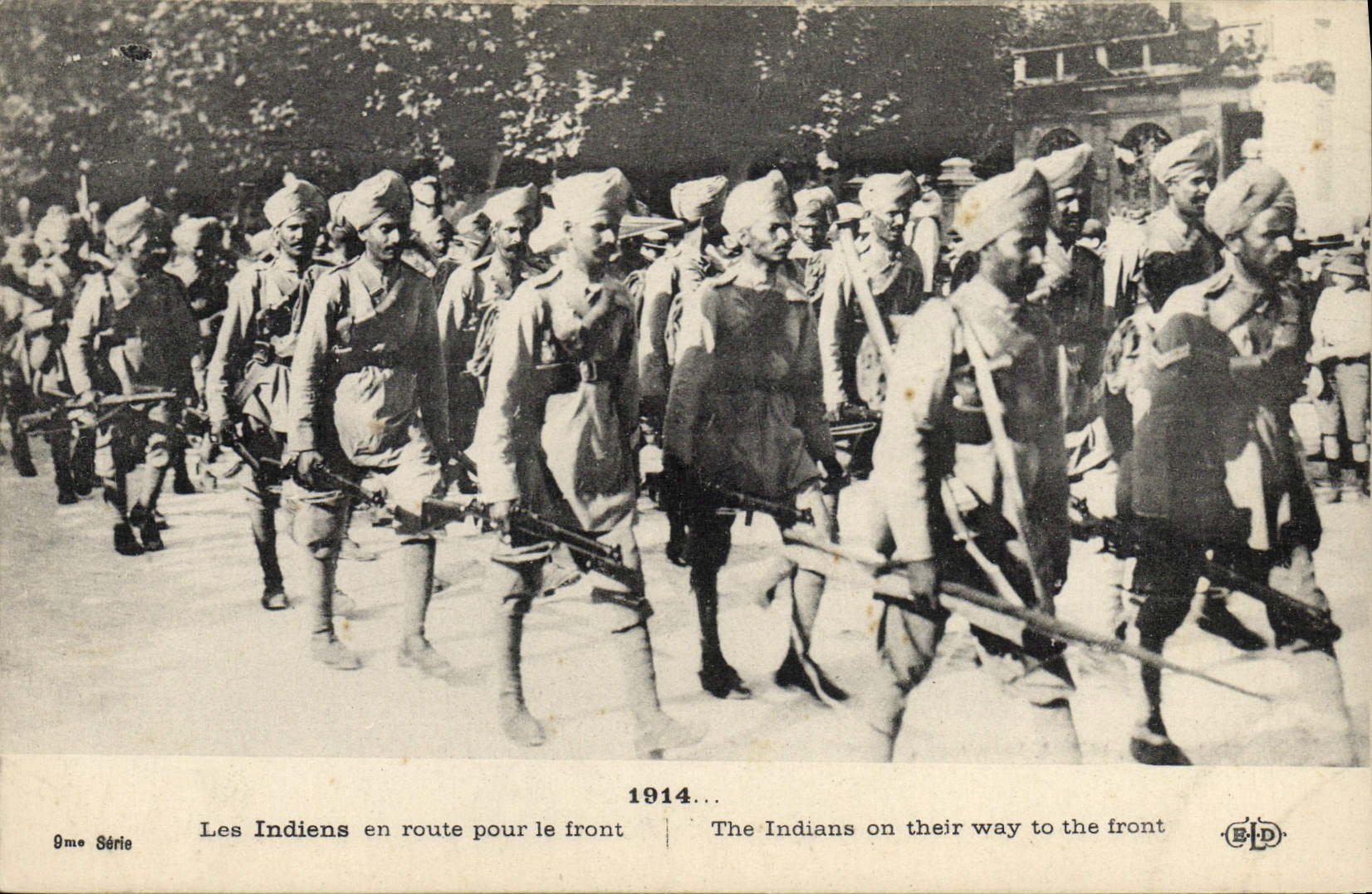 CPA Militaria Les indiens en route pour le front