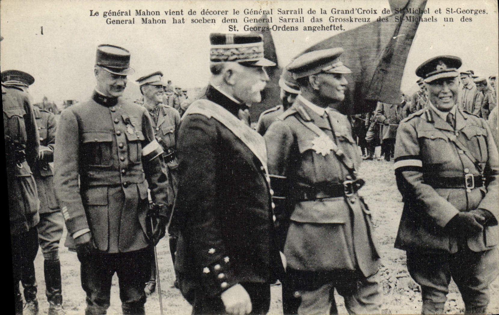 General Mahon de Militaria de la POSTAL de la VENDIMIA acaba de adornar a general Sarrail con grande la cruz de St Miguel