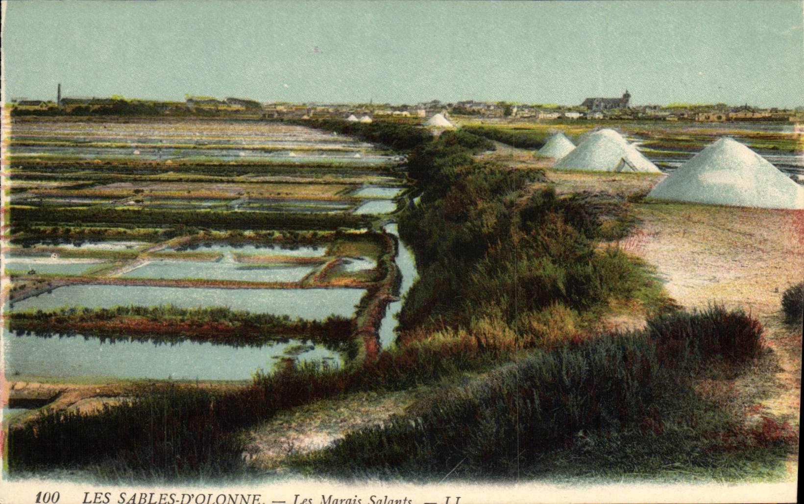 CPA Folklore Marais salants Les Sables d'Olonne