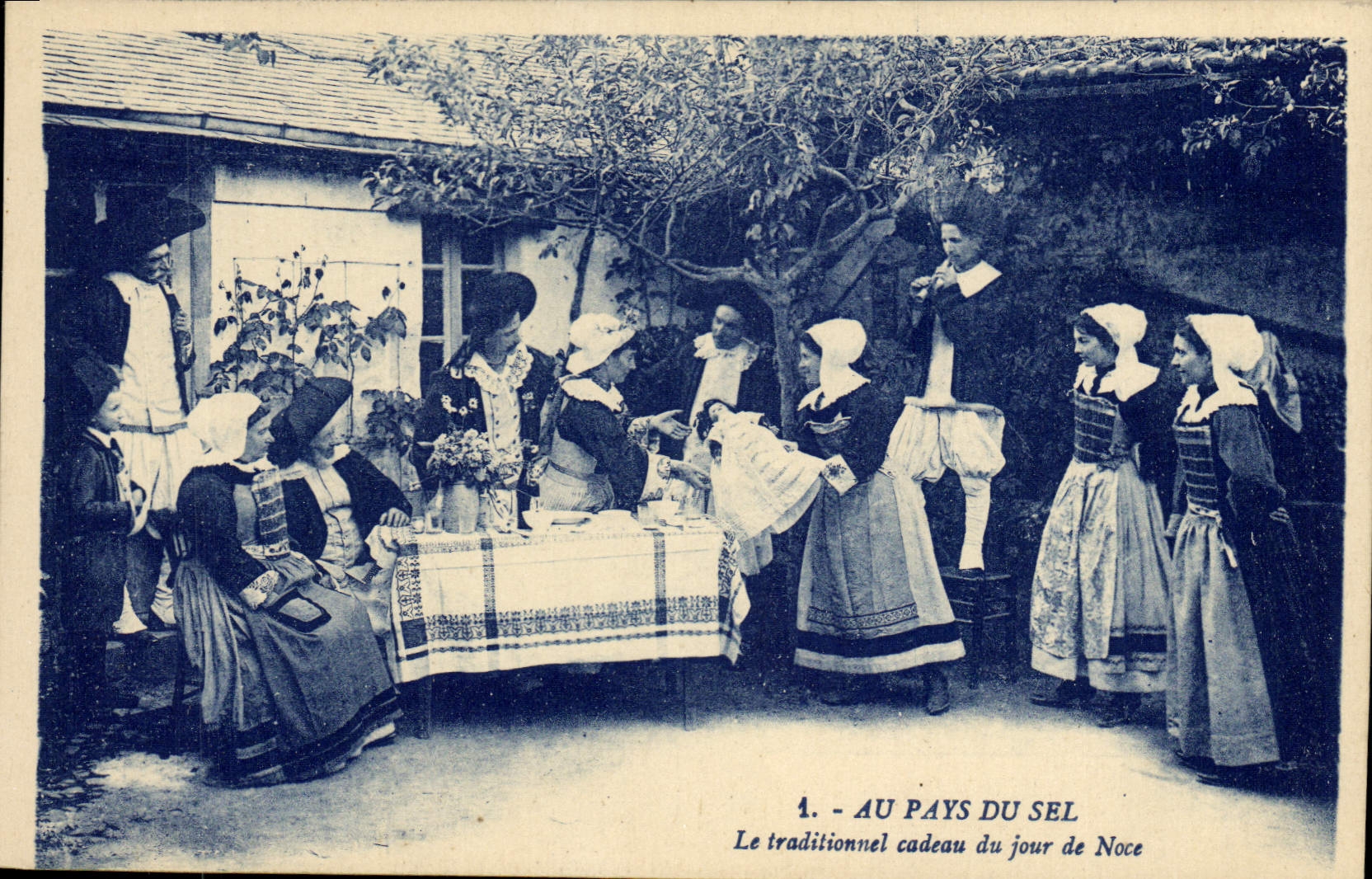 VINTAGE POSTCARD Folklore salt-water Marshes With the country of salt the traditional gift of the day of wedding