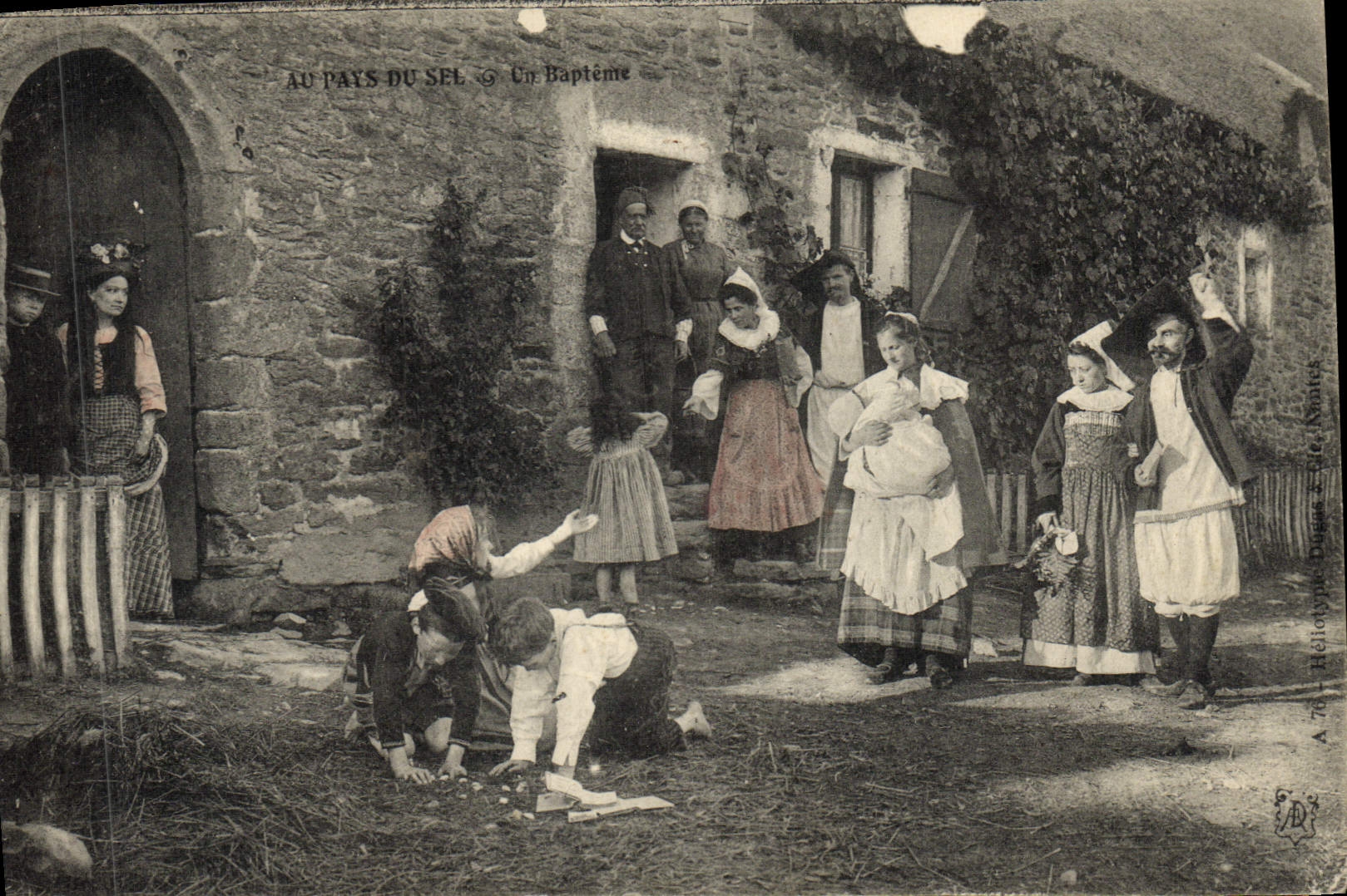 CPA Folklore Marais salants Au pays du sel Le bapteme