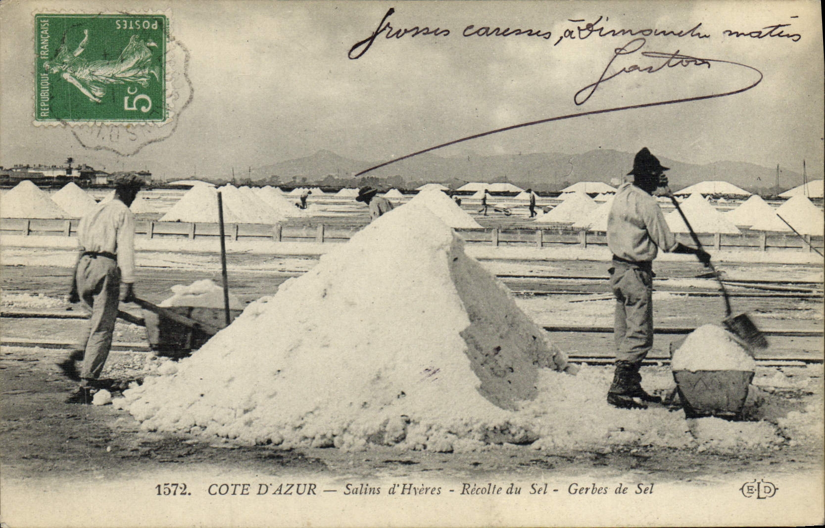 VINTAGE POSTCARD Folklore salt-water Marshes Salins of Hyeres Collects salt Gerbes of salt