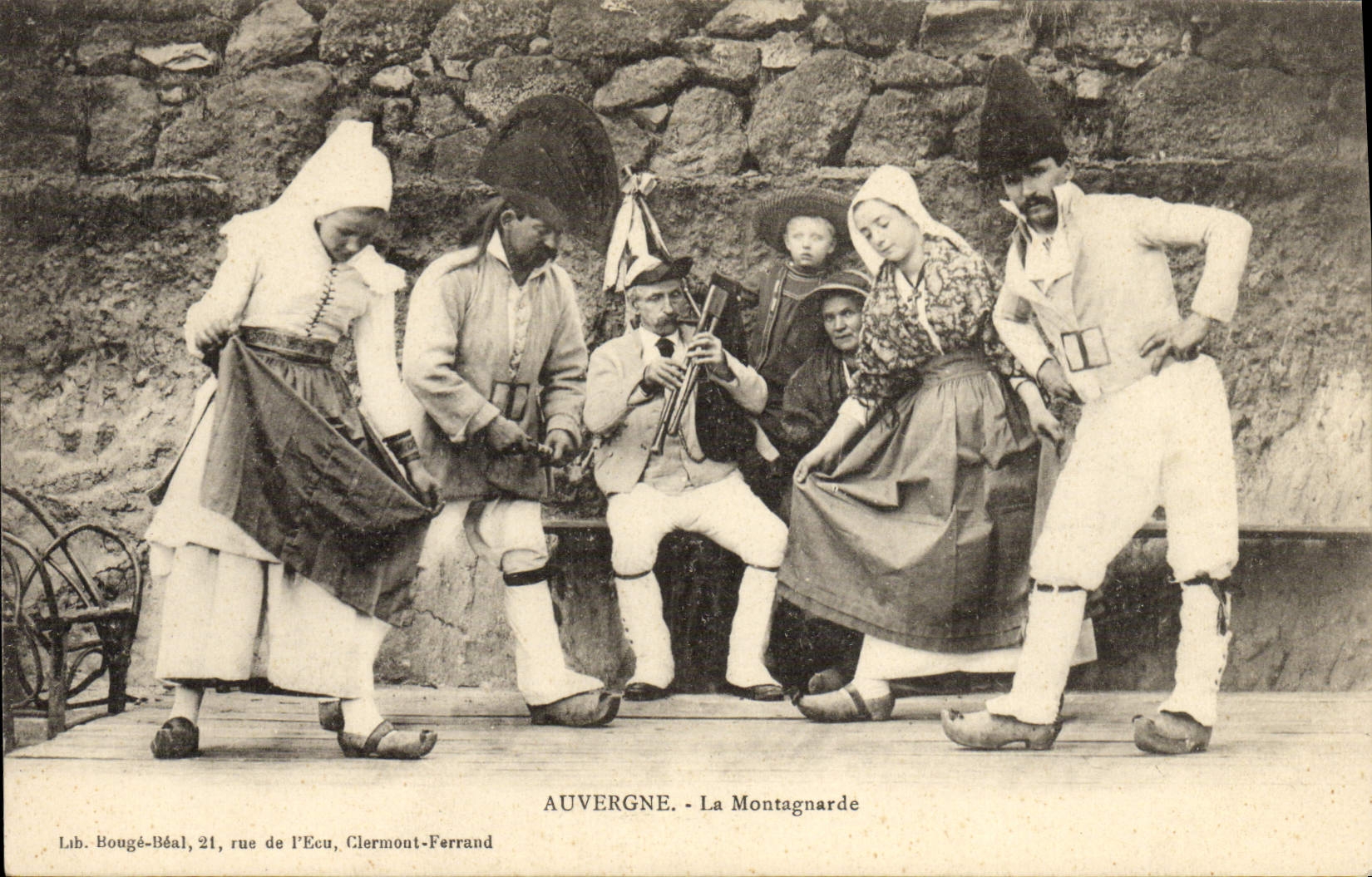 CPA Folklore Auvergne La Montagnarde