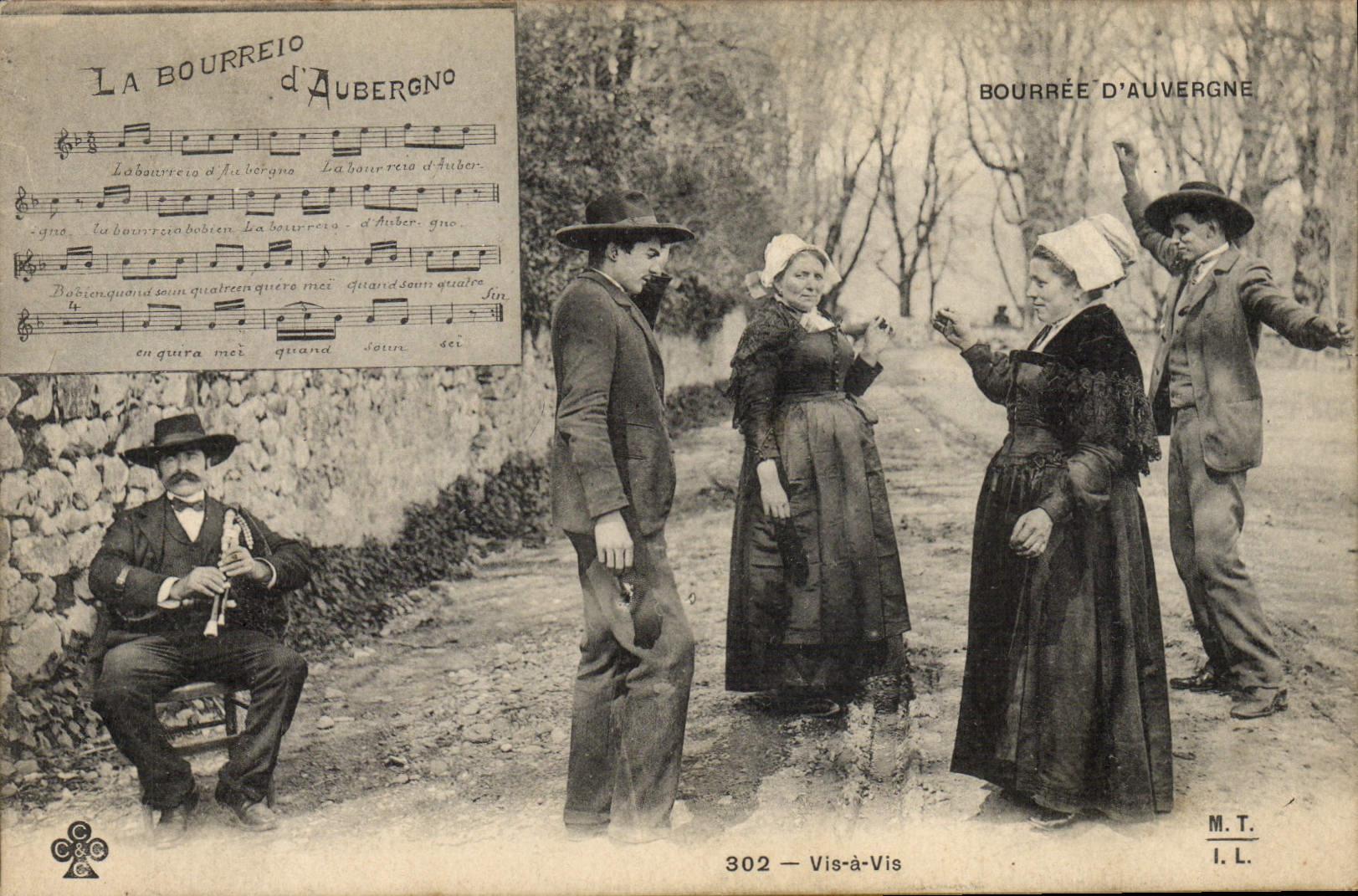CPA Folklore Auvergne La bourree