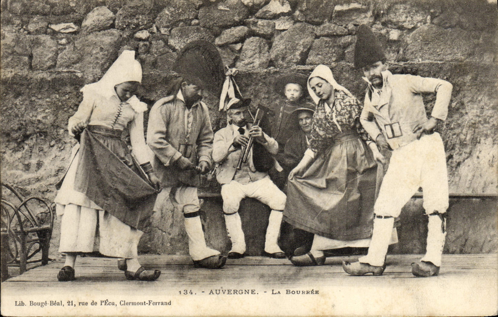 CPA Folklore Auvergne La Montagnarde