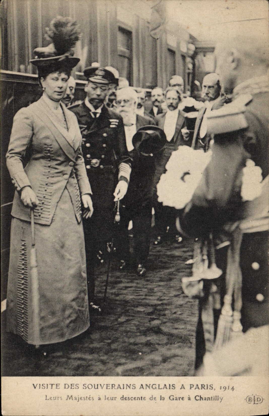 CPA Visite des souverains anglais a Paris 1914 Gare de Chantilly