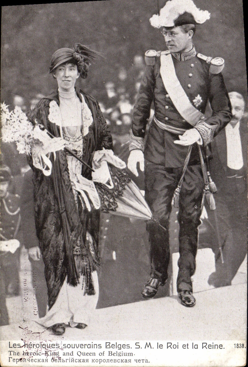 CPA Heroiques souverains belges SM le roi et la reine