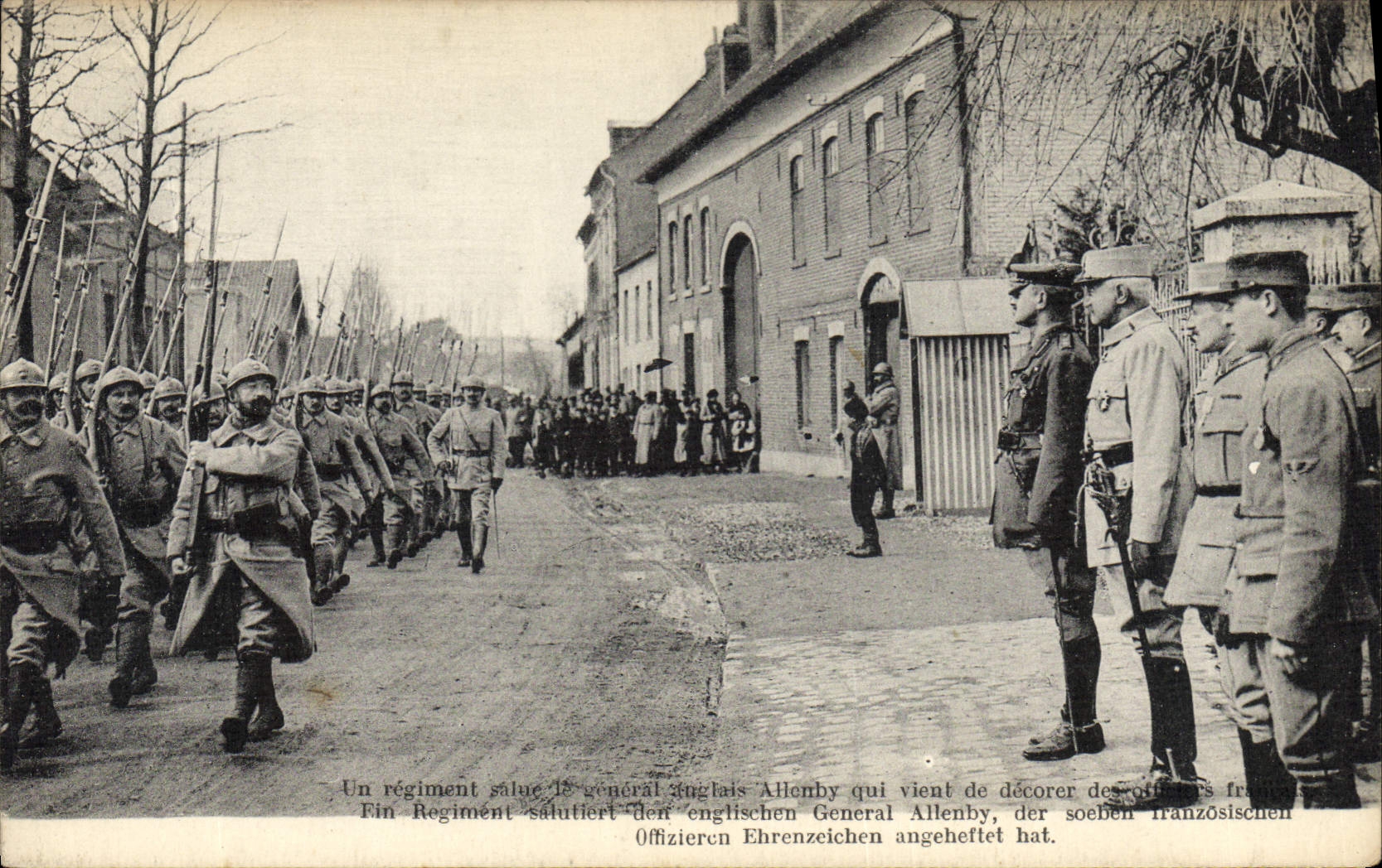 CPA Medaille Le general Allenby vient de decorer un regiment Militaria