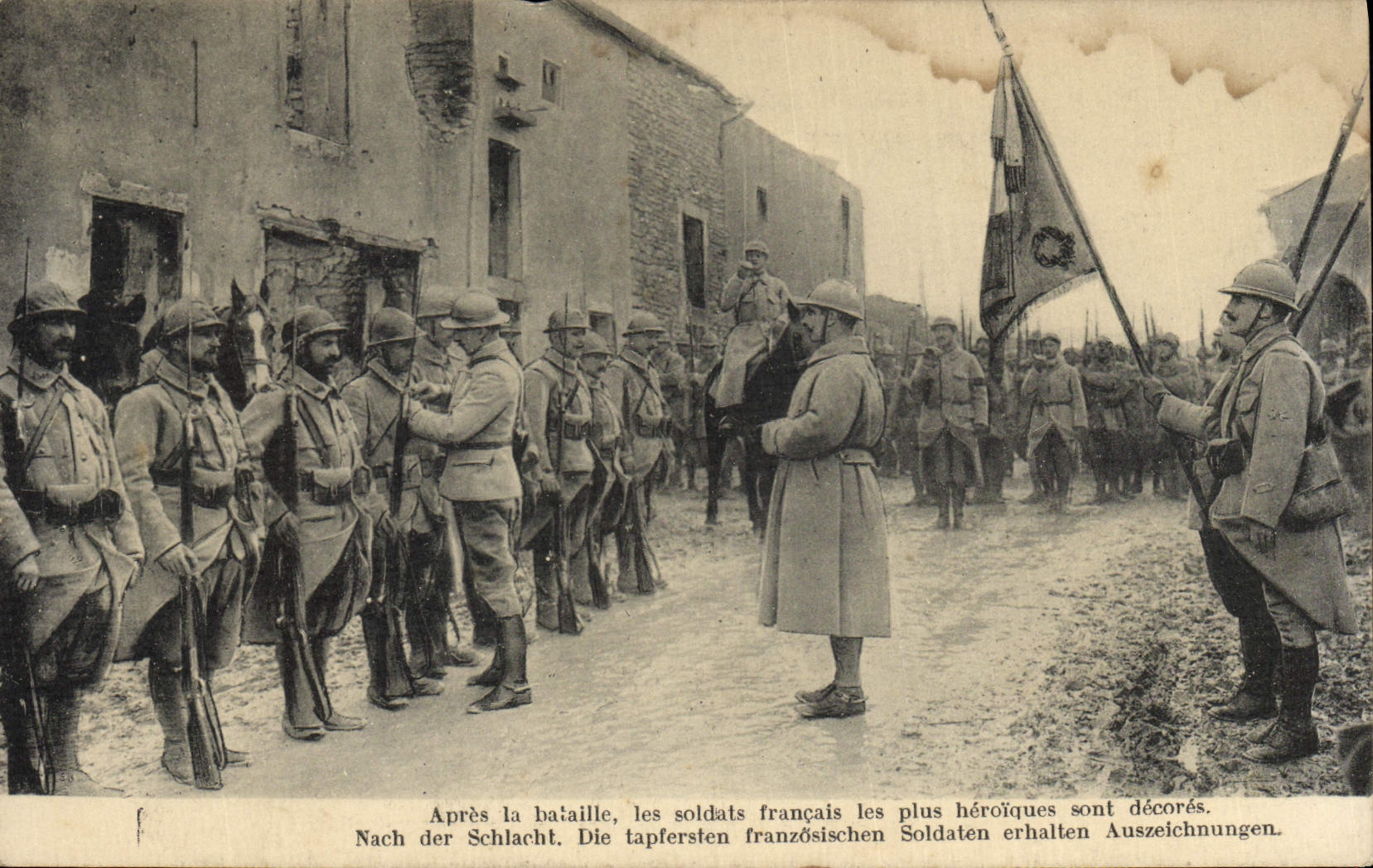 CPA Medaille Apres la bataille