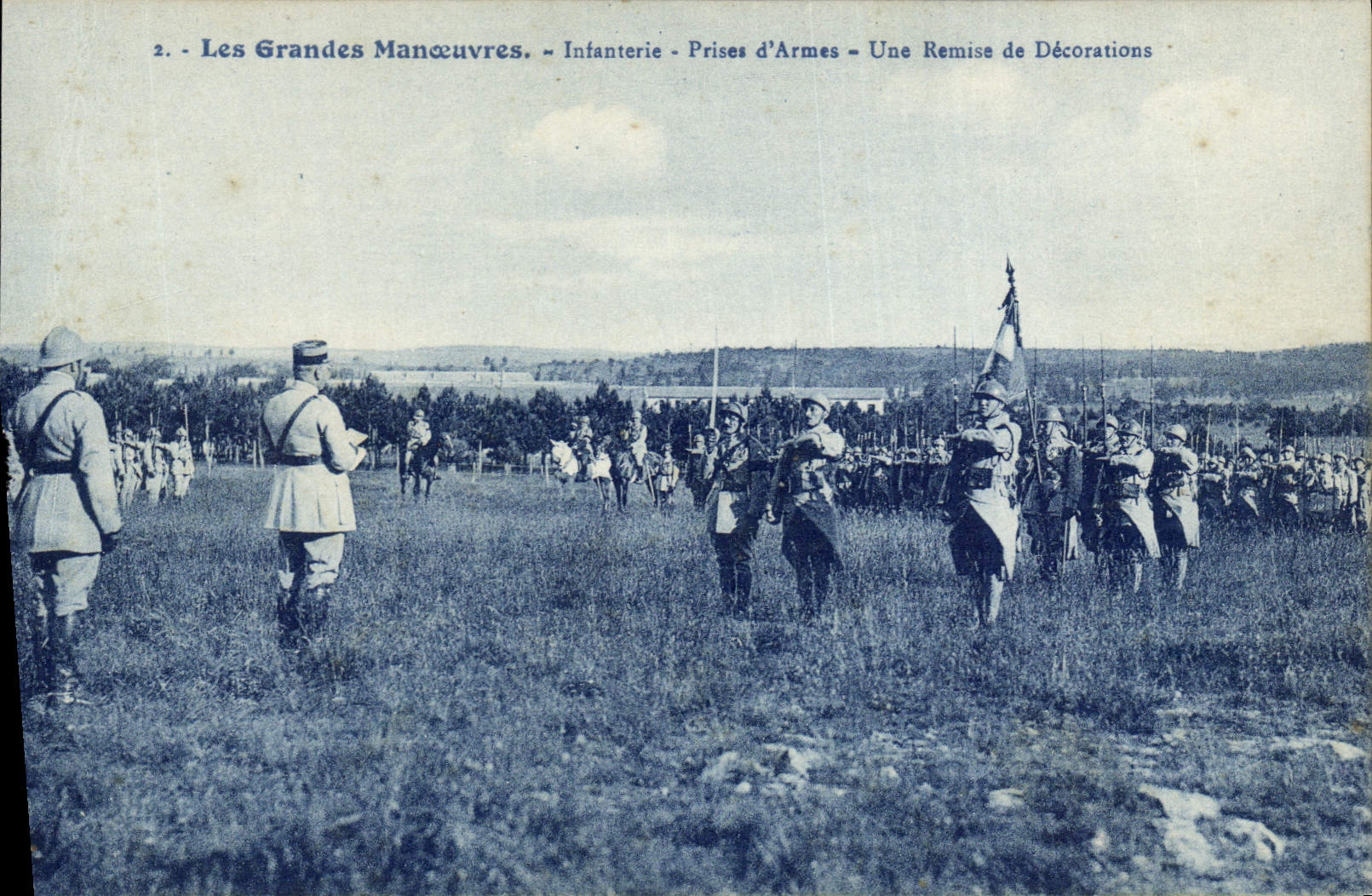 CPA Medaille Les grandes manoeuvres Infanterie Prise d'armes Une remise de decorations Militaria