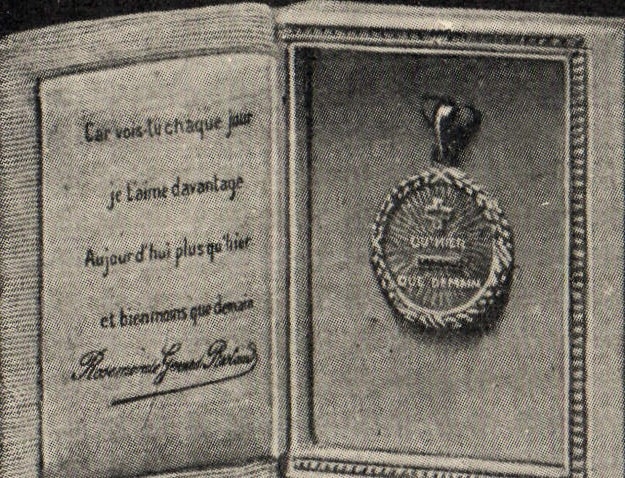 VINTAGE POSTCARD Medal of love Poetry the old men Rosemonde Rostand