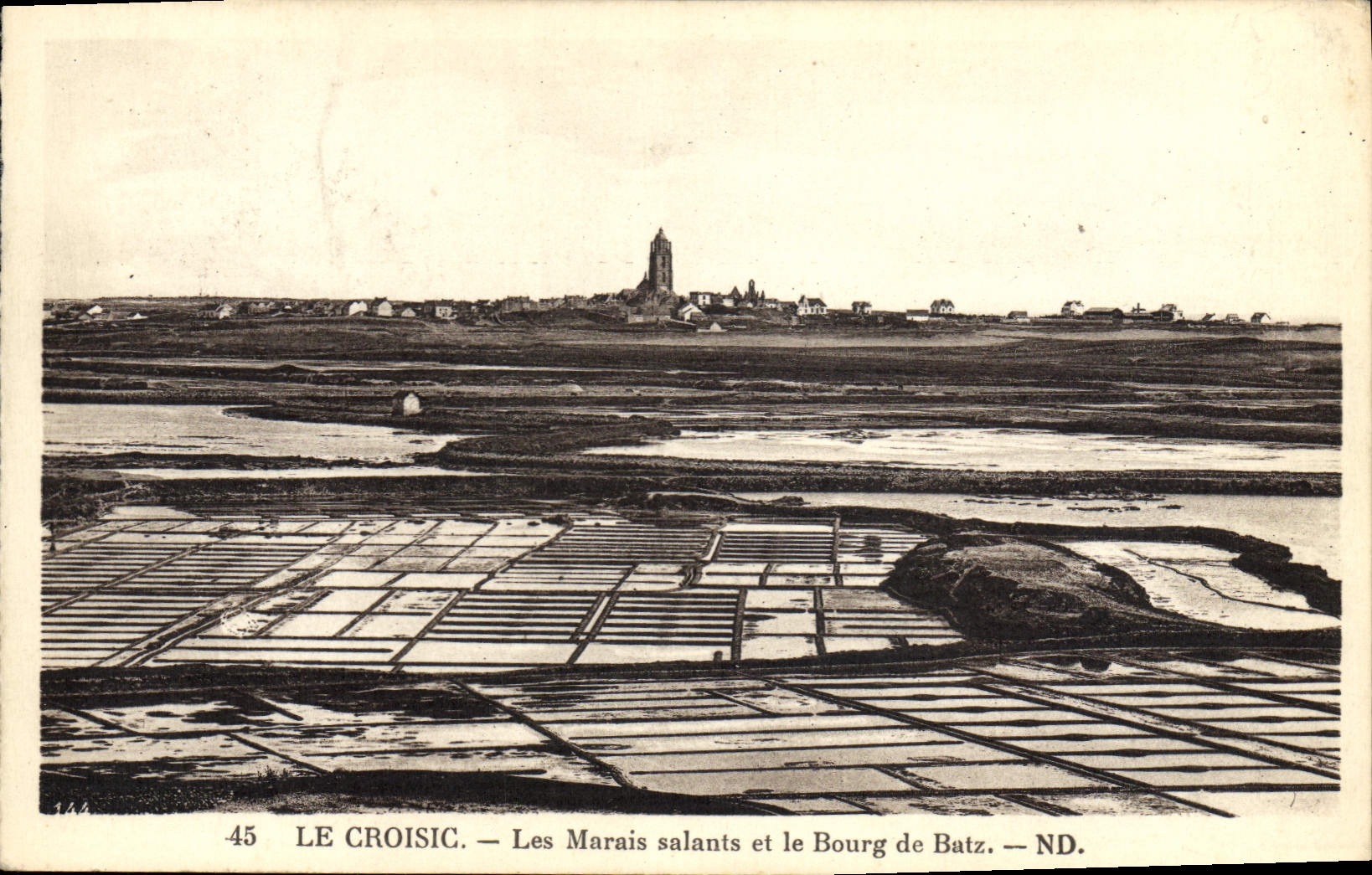 CPA Folklore Le Croisic Les Marais Salants et le Bourg de Batz