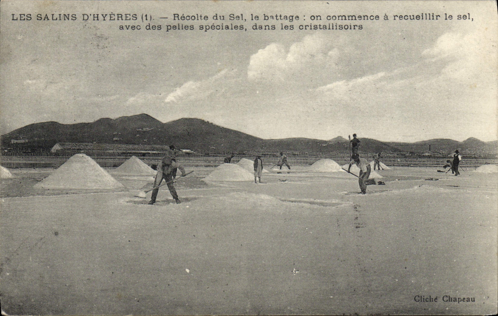CPA Folklore Marais Salants Les Salins d'Hyeres Recolte du sel Le battage 