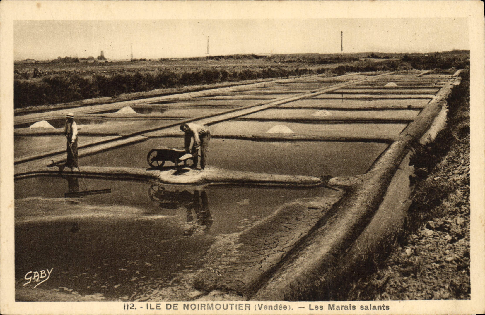VINTAGE POSTCARD Folklore Salt-water Marshes Island of Noirnoutier
