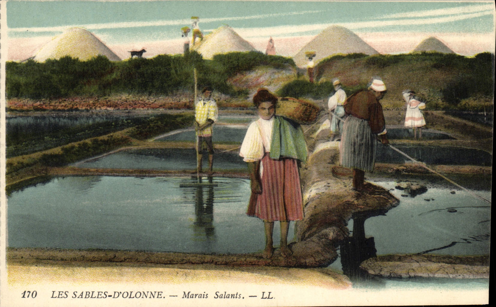 CPA Folklore Marais Salants Les Sables d'Olonne