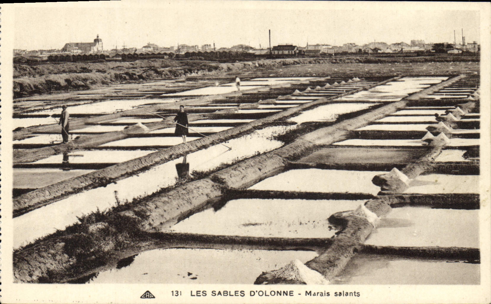 CPA Folklore Marais Salants Les Sables d'Olonne