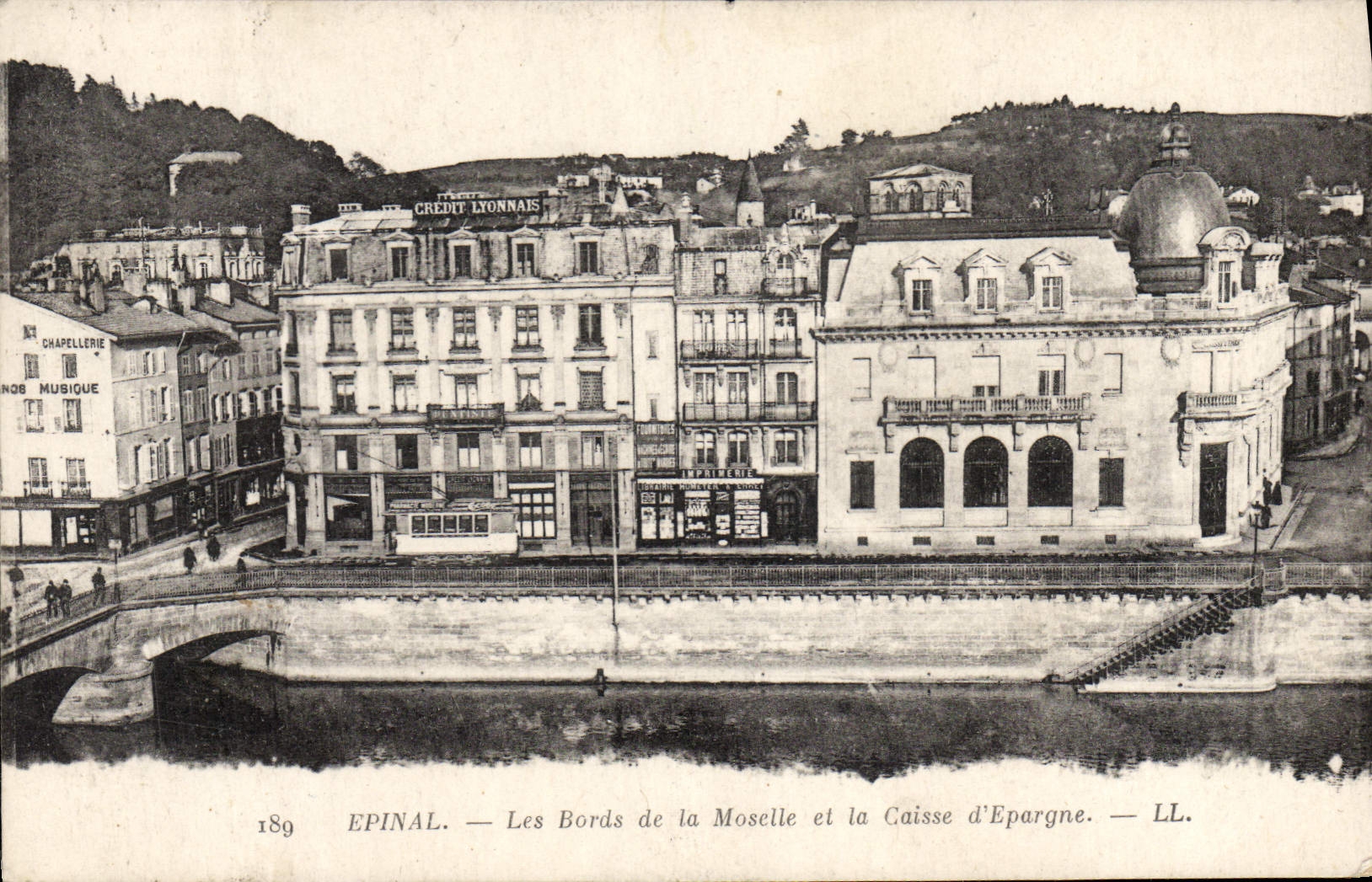 CPA Banque Epinal Les bords de la Moselle et la Caisse d'Epargne