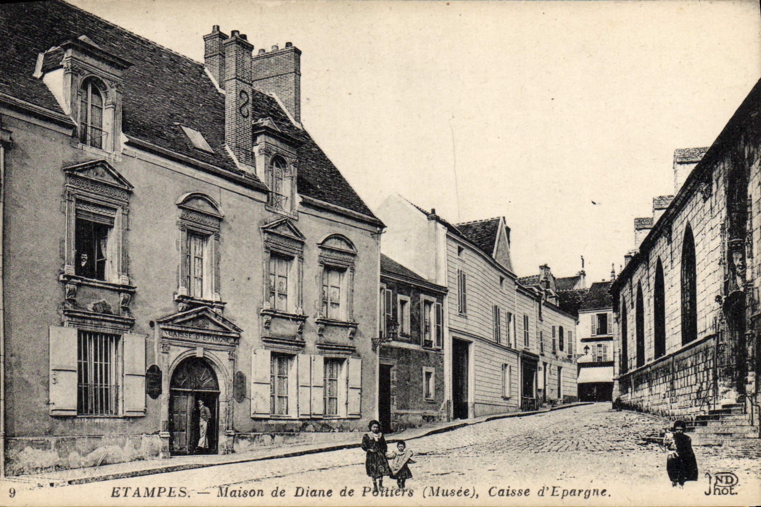 CPA Banque Etampes Maison de Diane de Poitiers Musee Caisse d'Epargne