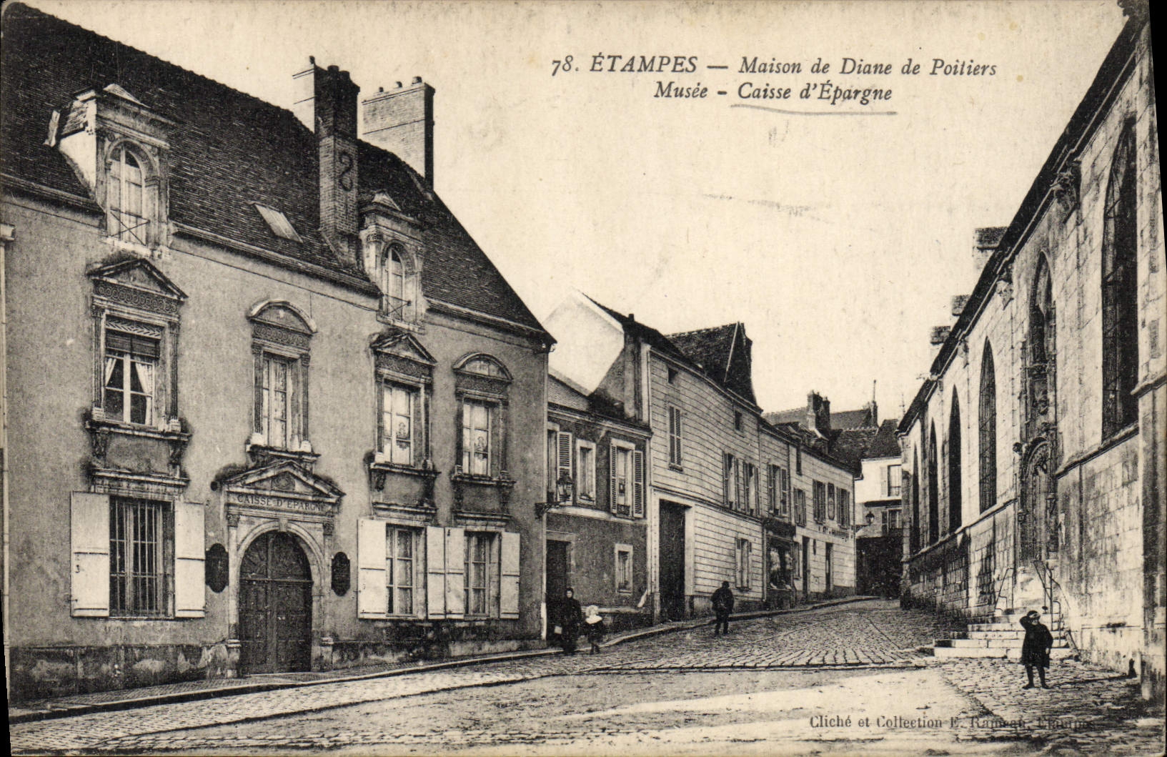 CPA Banque Etampes Maison de Diane de Poitiers Musee Caisse d'Epargne
