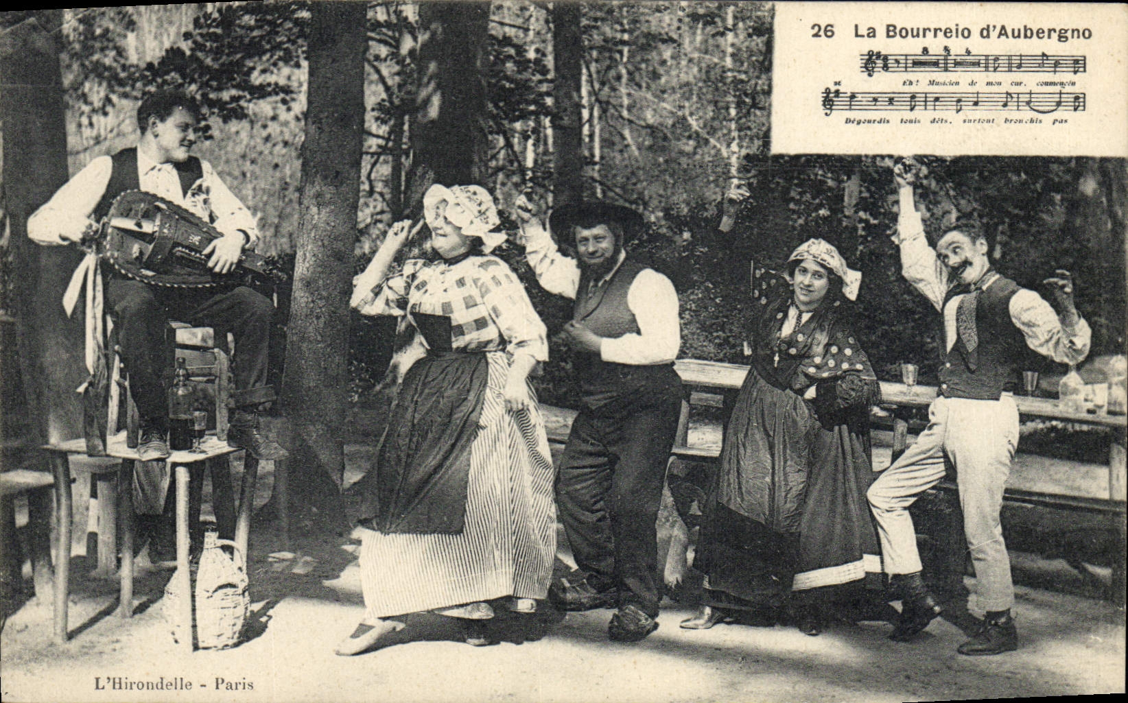 CPA Folklore Auvergne La bourree