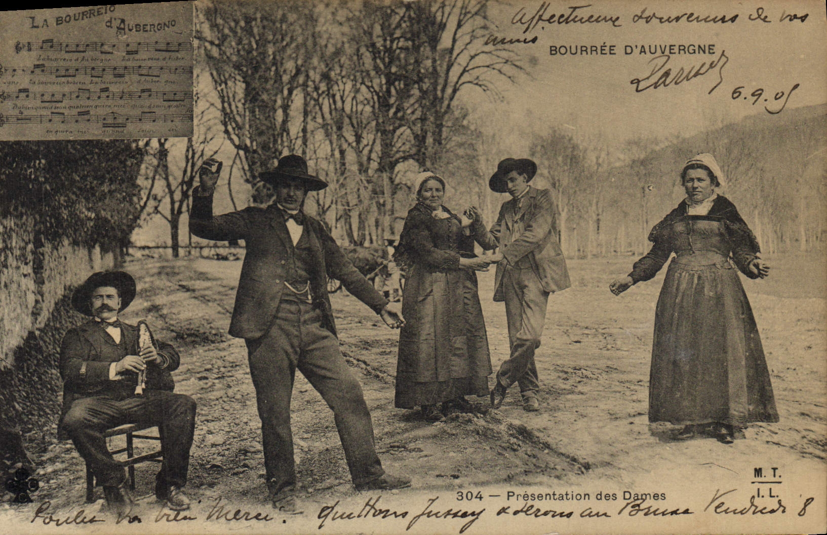 CPA Folklore Auvergne La Bourree Presentation des dames
