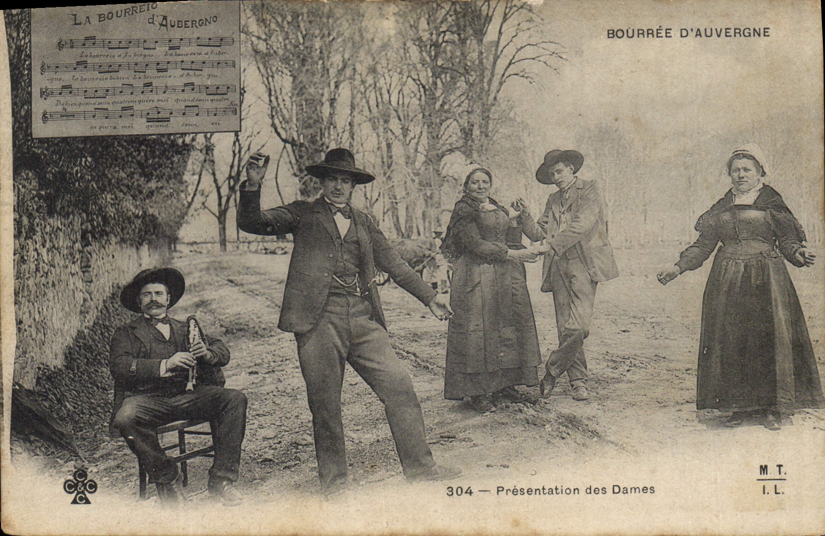 CPA Folklore Auvergne La bourree Presentation des dames