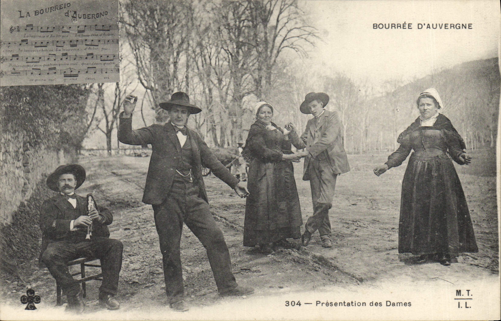 CPA Folklore Auvergne La bourree Presentation des dames