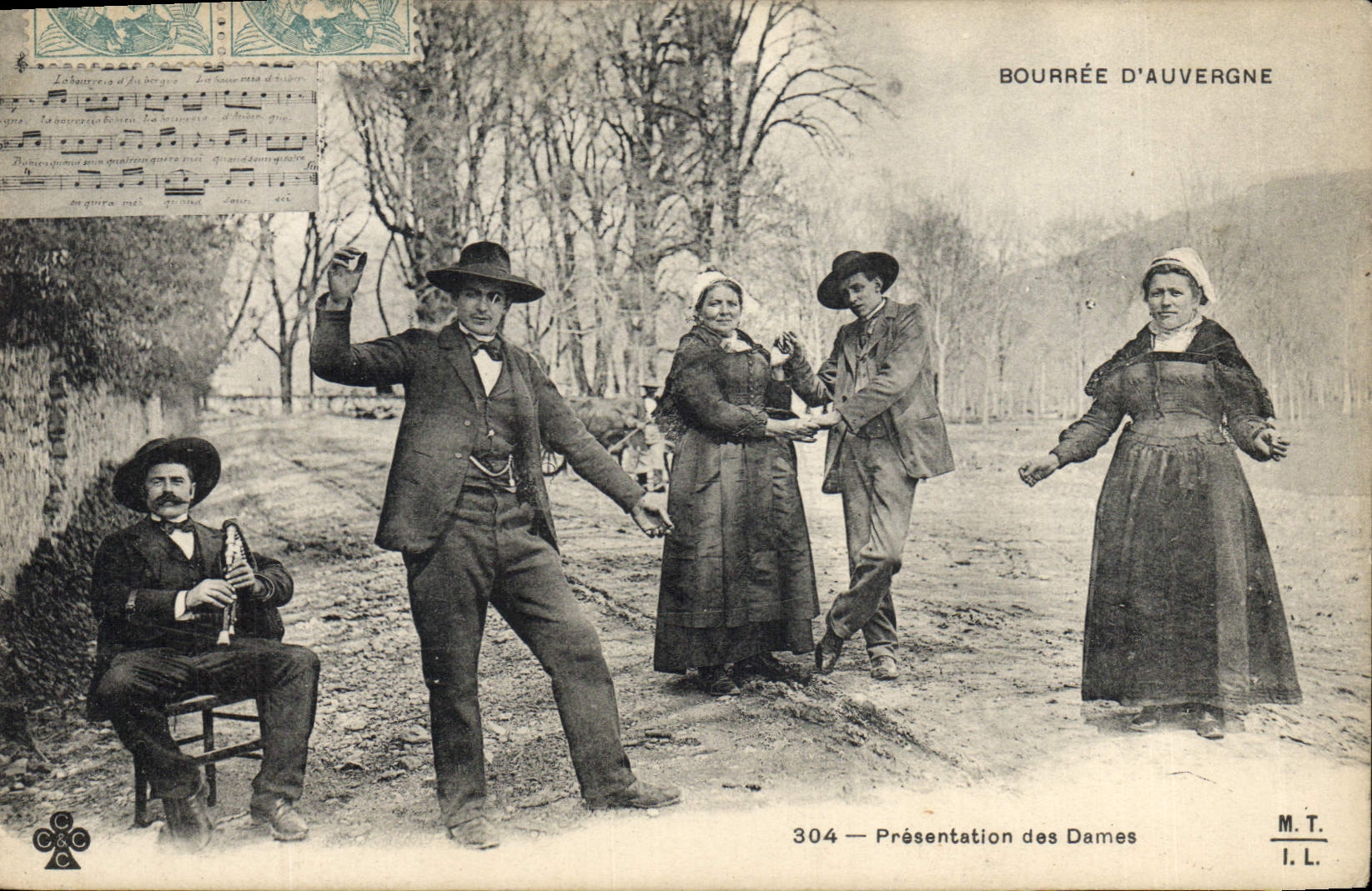 CPA Folklore Auvergne La bourree Presentation des dames
