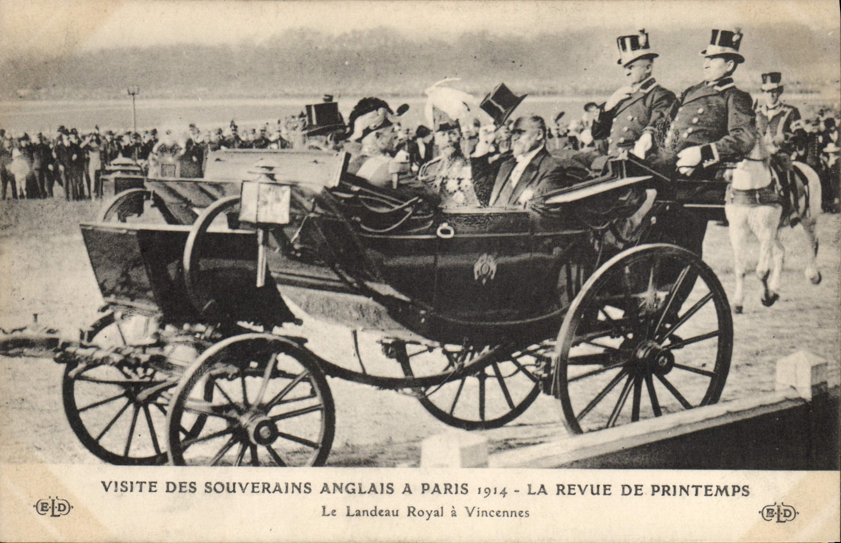 CPA Visite des souverains anglais a Paris 1914 La revue de Printemps Le landeau royal a Vincennes